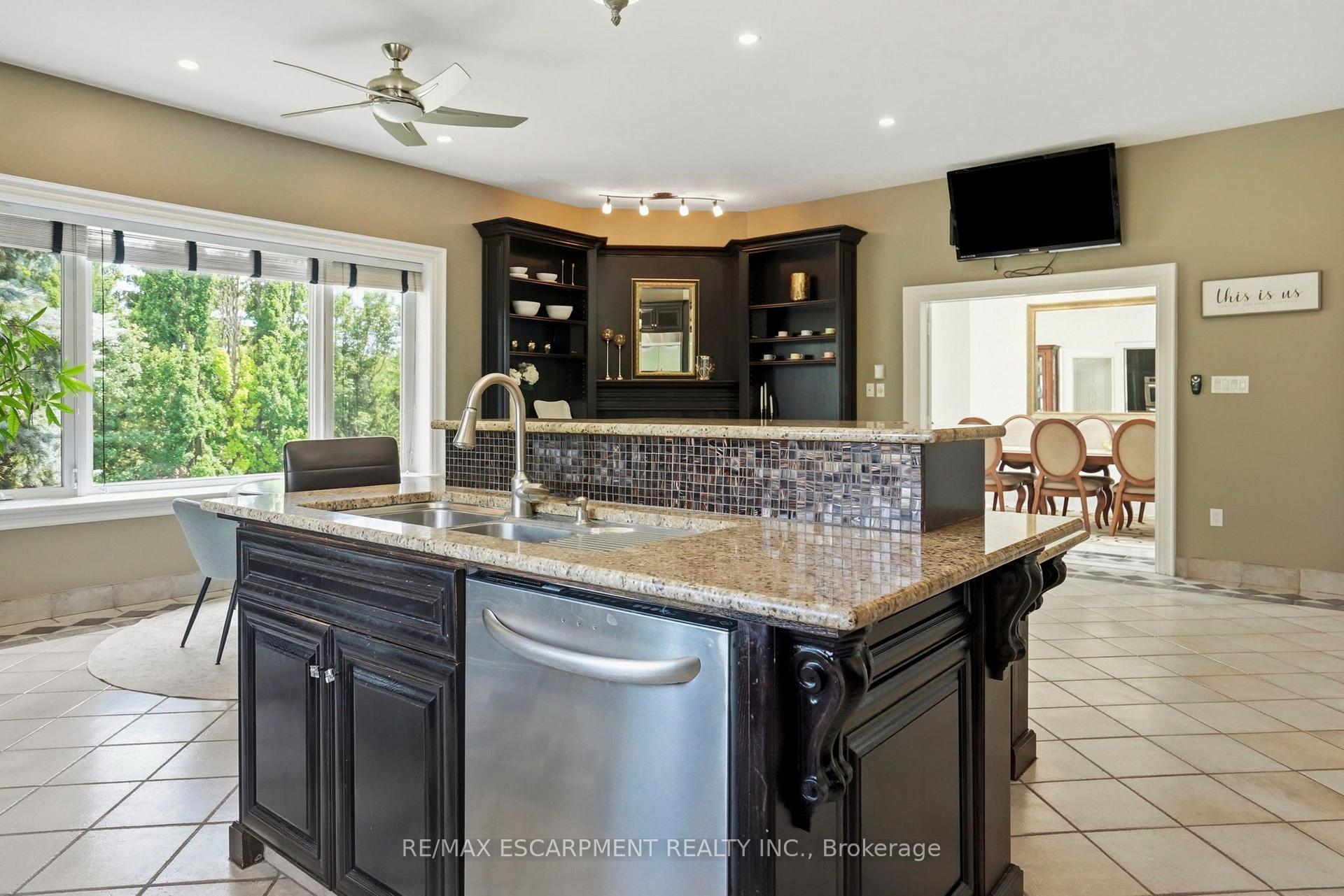 Photo 15 of 11 Palomino Drive, Hamilton, Rural Flamborough — HOMEH
