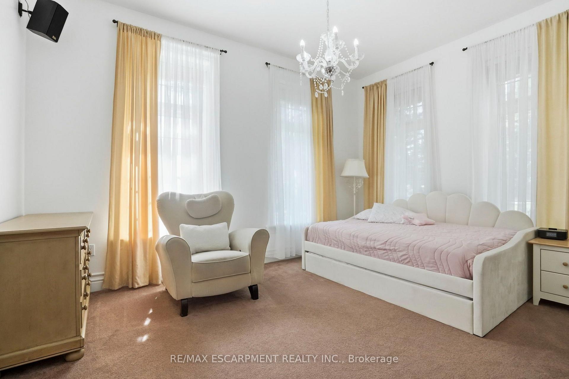 Photo 32 of 11 Palomino Drive, Hamilton, Rural Flamborough — HOMEH