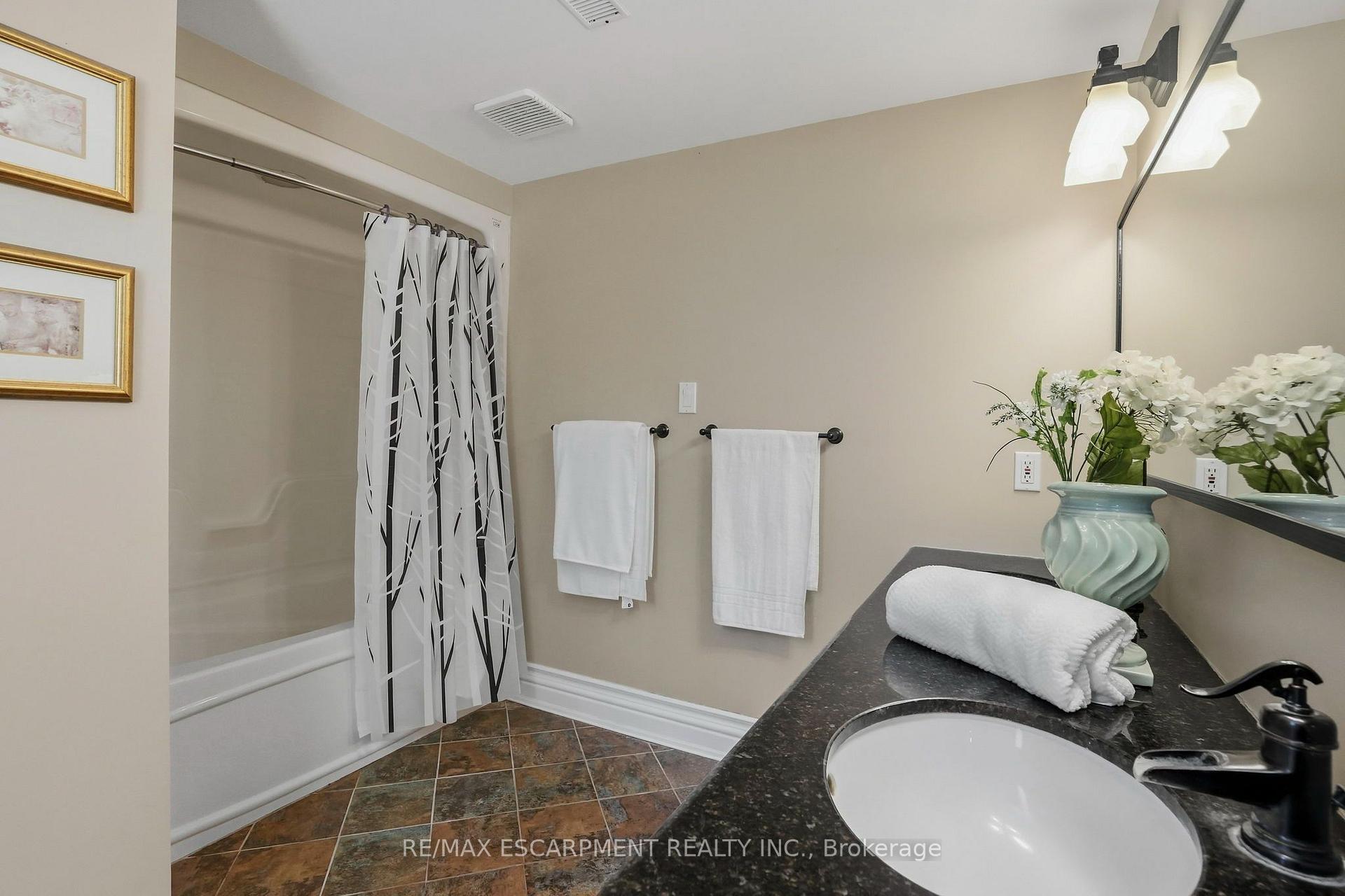 Photo 35 of 11 Palomino Drive, Hamilton, Rural Flamborough — HOMEH