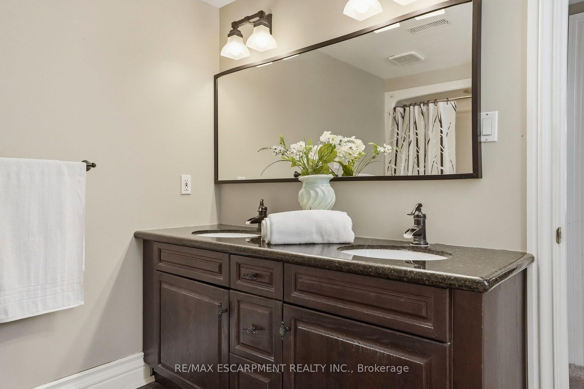 Photo 36 of 11 Palomino Drive, Hamilton, Rural Flamborough — HOMEH