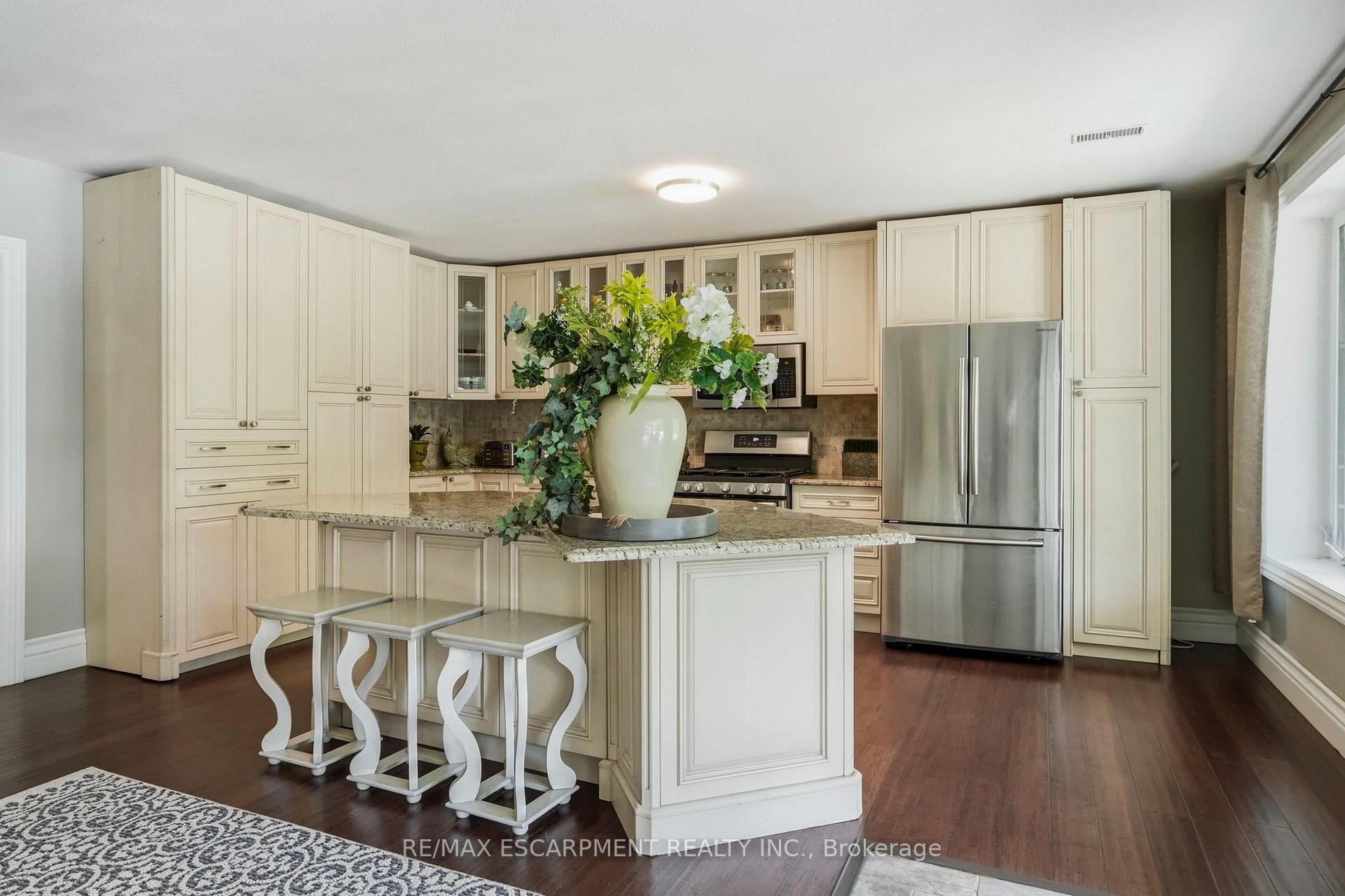 Photo 41 of 11 Palomino Drive, Hamilton, Rural Flamborough — HOMEH