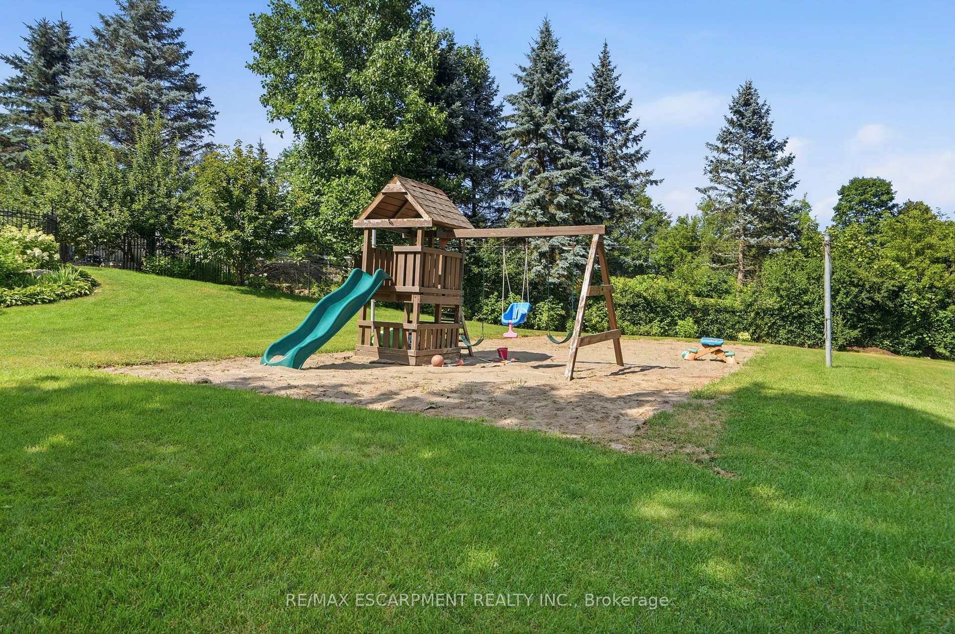 Photo 50 of 11 Palomino Drive, Hamilton, Rural Flamborough — HOMEH