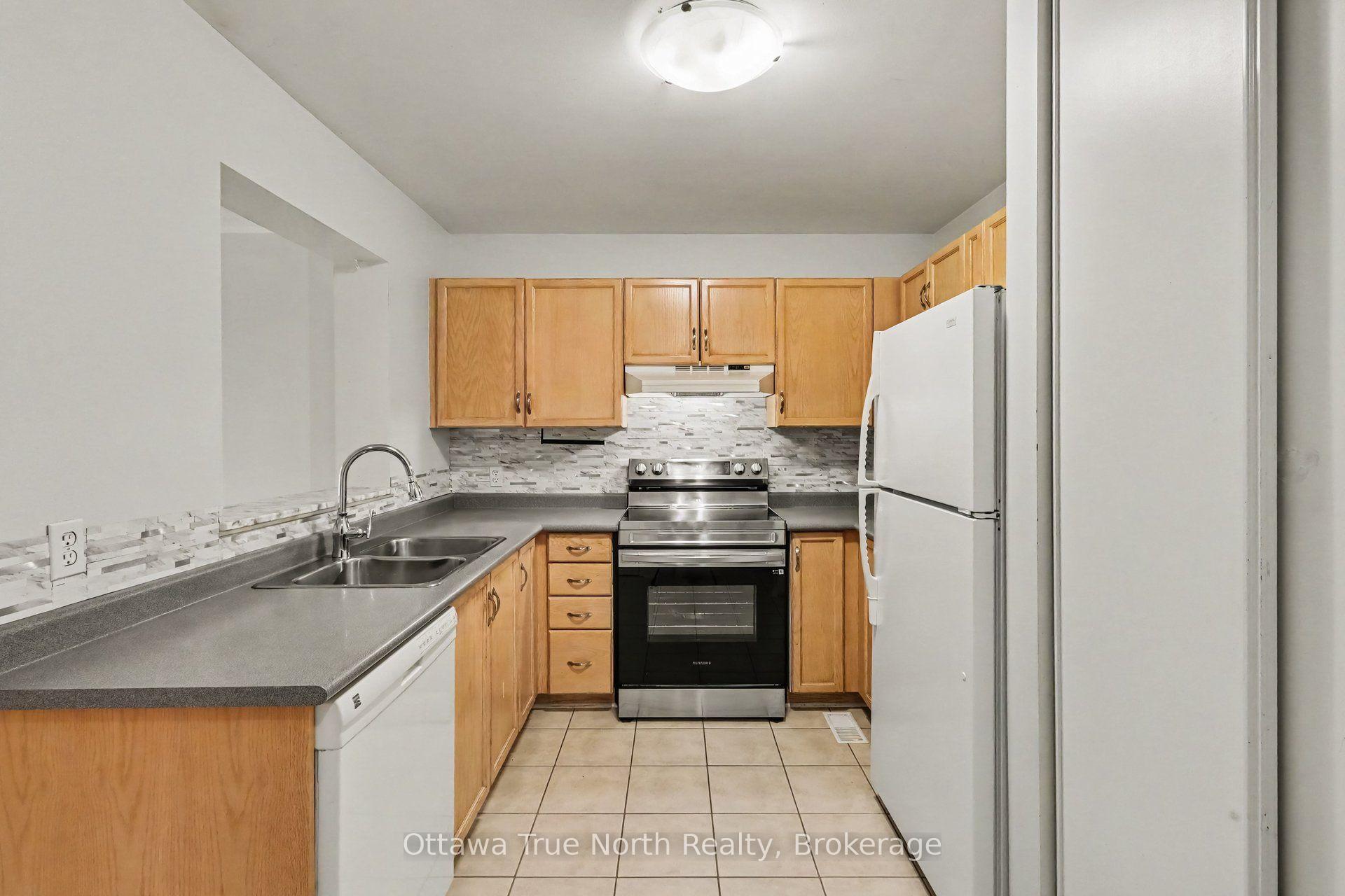 Photo 4 of 19 Kalbrook Street, Ottawa, Kanata - Kanata Lakes/Heritage Hills — HOMEH