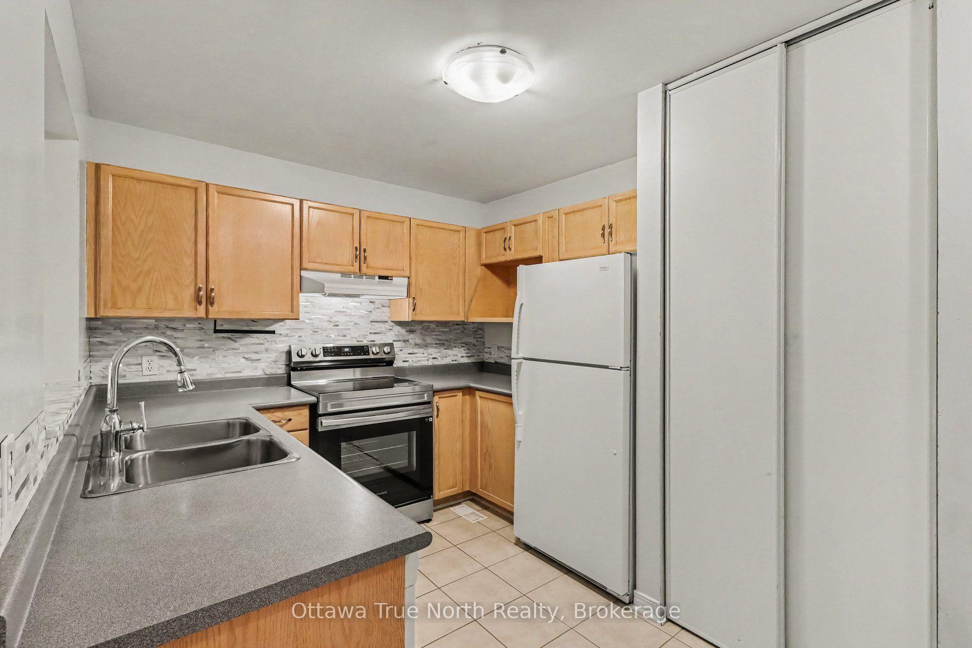 Photo 5 of 19 Kalbrook Street, Ottawa, Kanata - Kanata Lakes/Heritage Hills — HOMEH