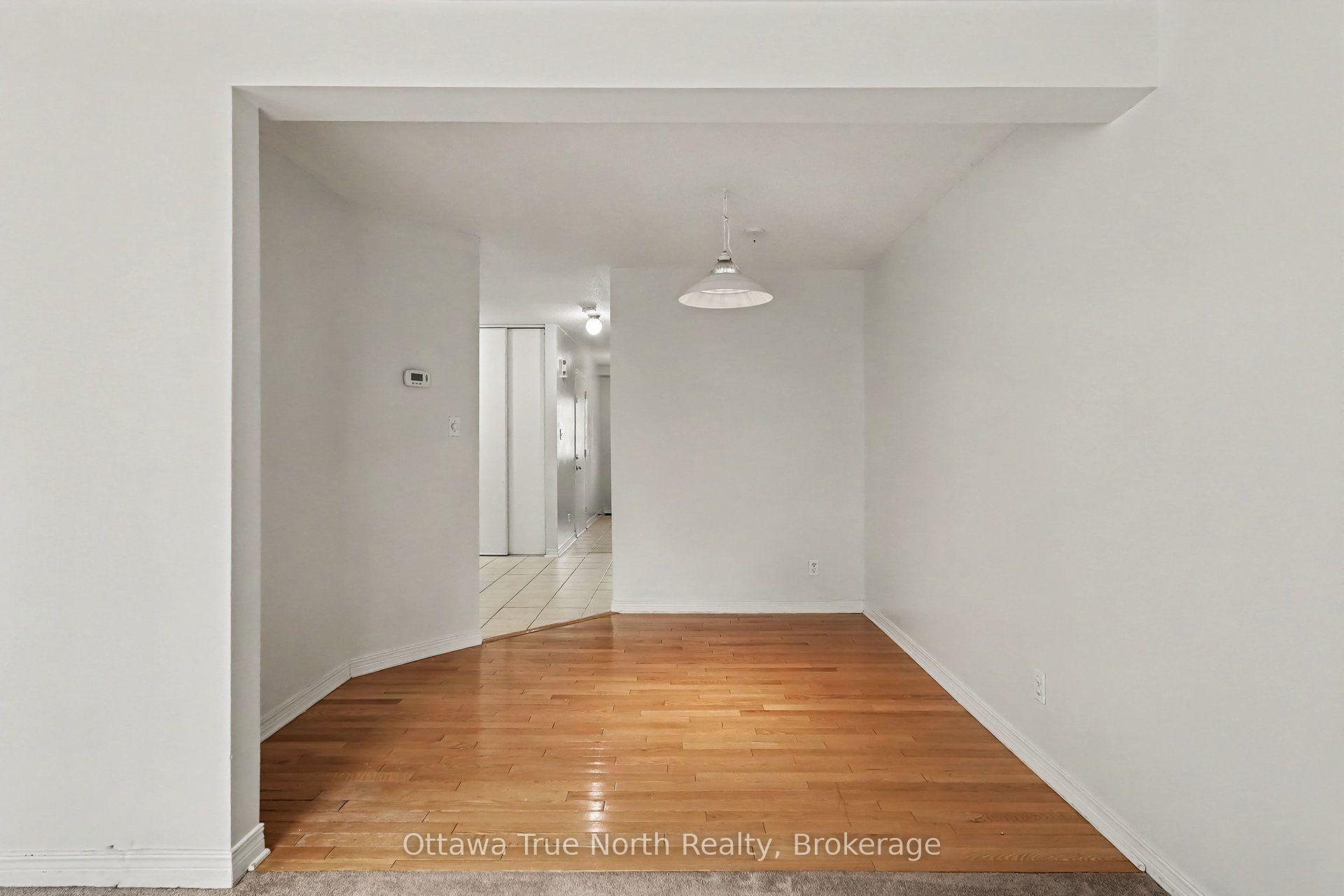 Photo 9 of 19 Kalbrook Street, Ottawa, Kanata - Kanata Lakes/Heritage Hills — HOMEH