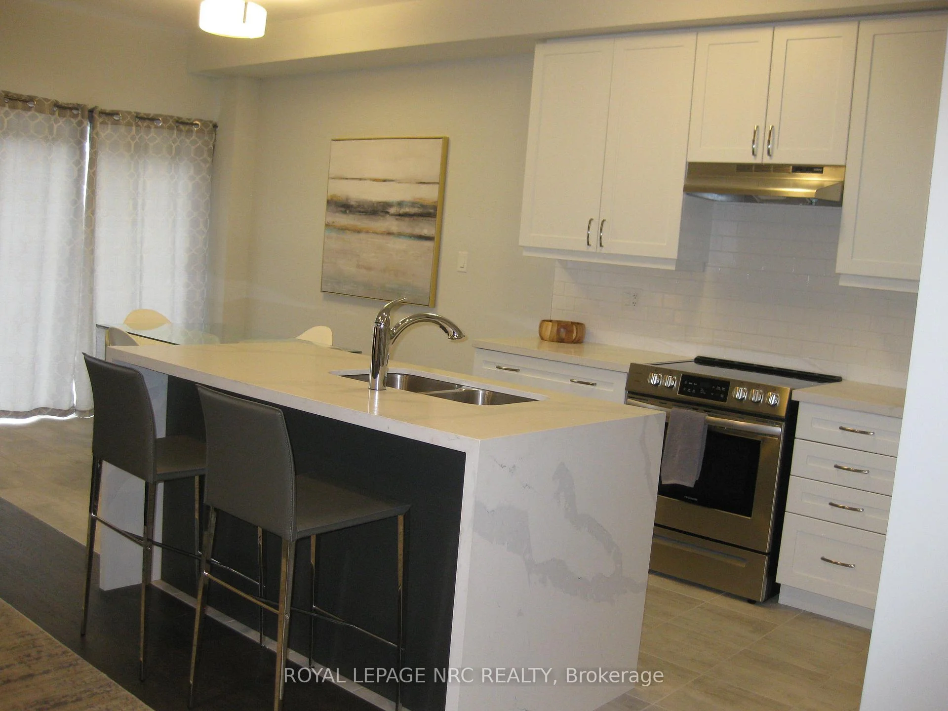 Photo 3 of 4839 Pettit Avenue, Niagara Falls, Morrison — HOMEH