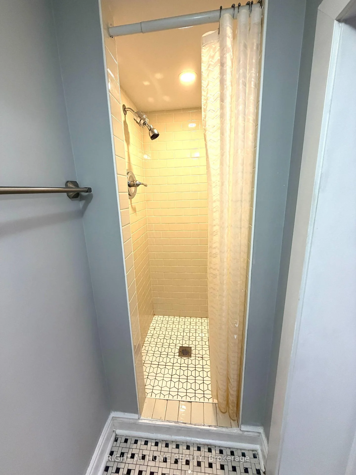 Photo 20 of Unit 4, 11 Donald Avenue, Toronto, Caledonia-Fairbank — HOMEH
