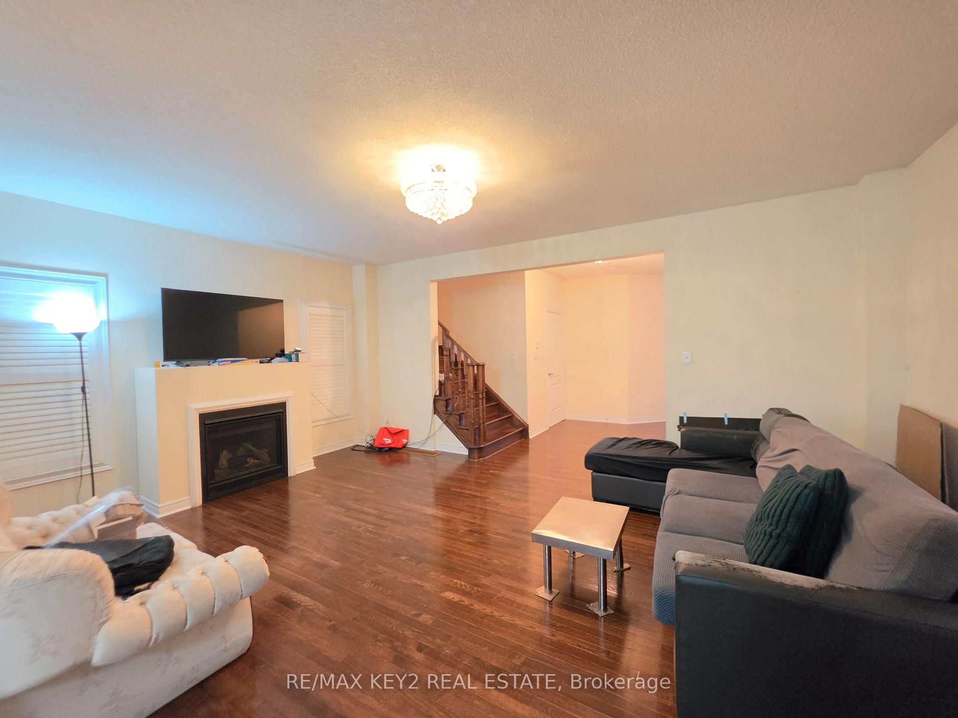 Photo 7 of Unit Upper, 1601 Dusty Drive, Pickering, Duffin Heights — HOMEH