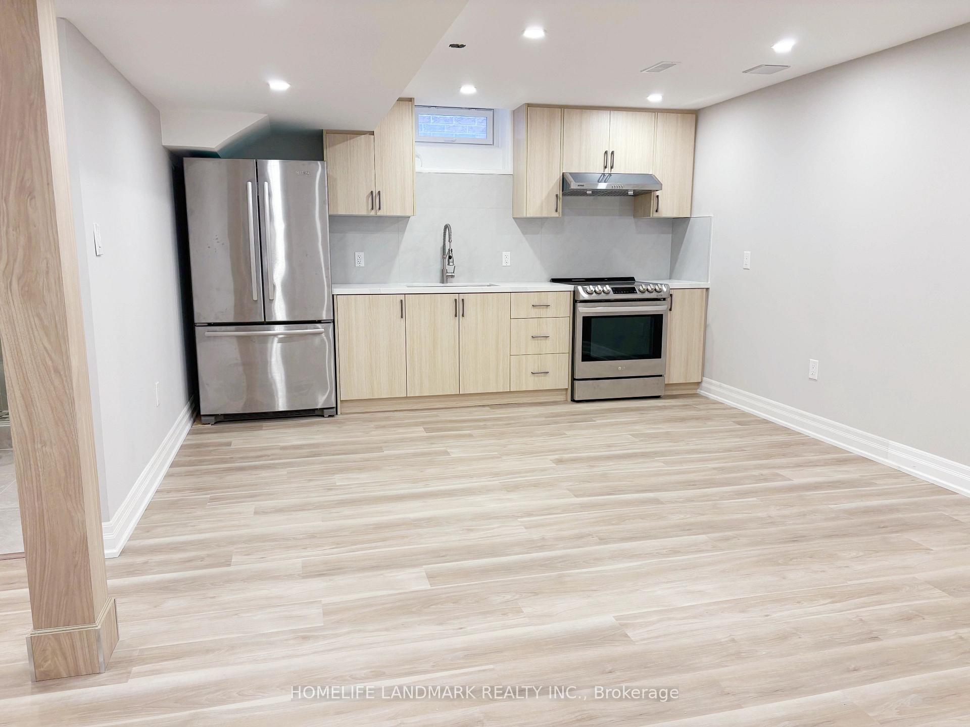 Photo 3 of 18 Halldorson Avenue, Aurora, Bayview Northeast — HOMEH