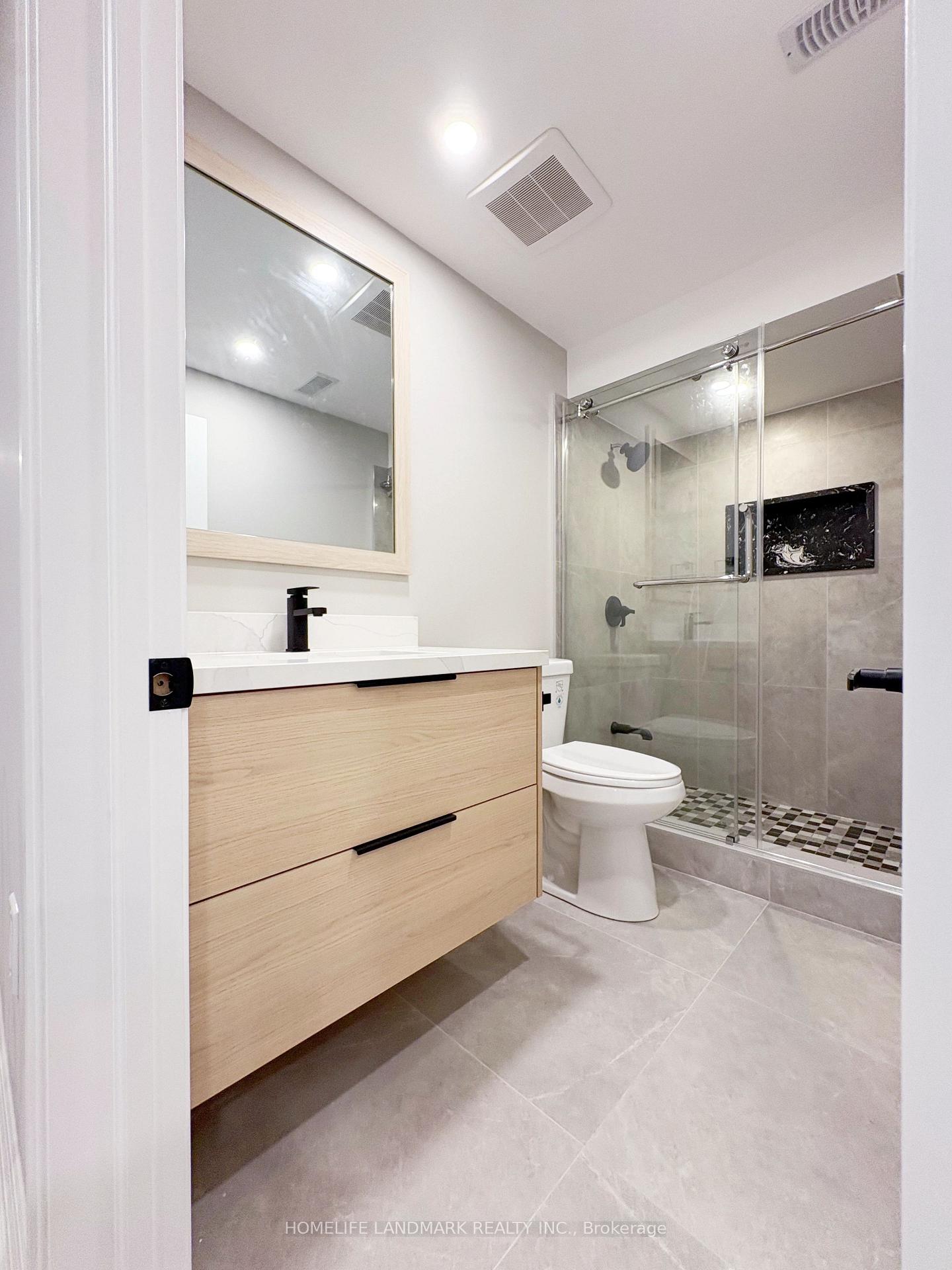 Photo 4 of 18 Halldorson Avenue, Aurora, Bayview Northeast — HOMEH