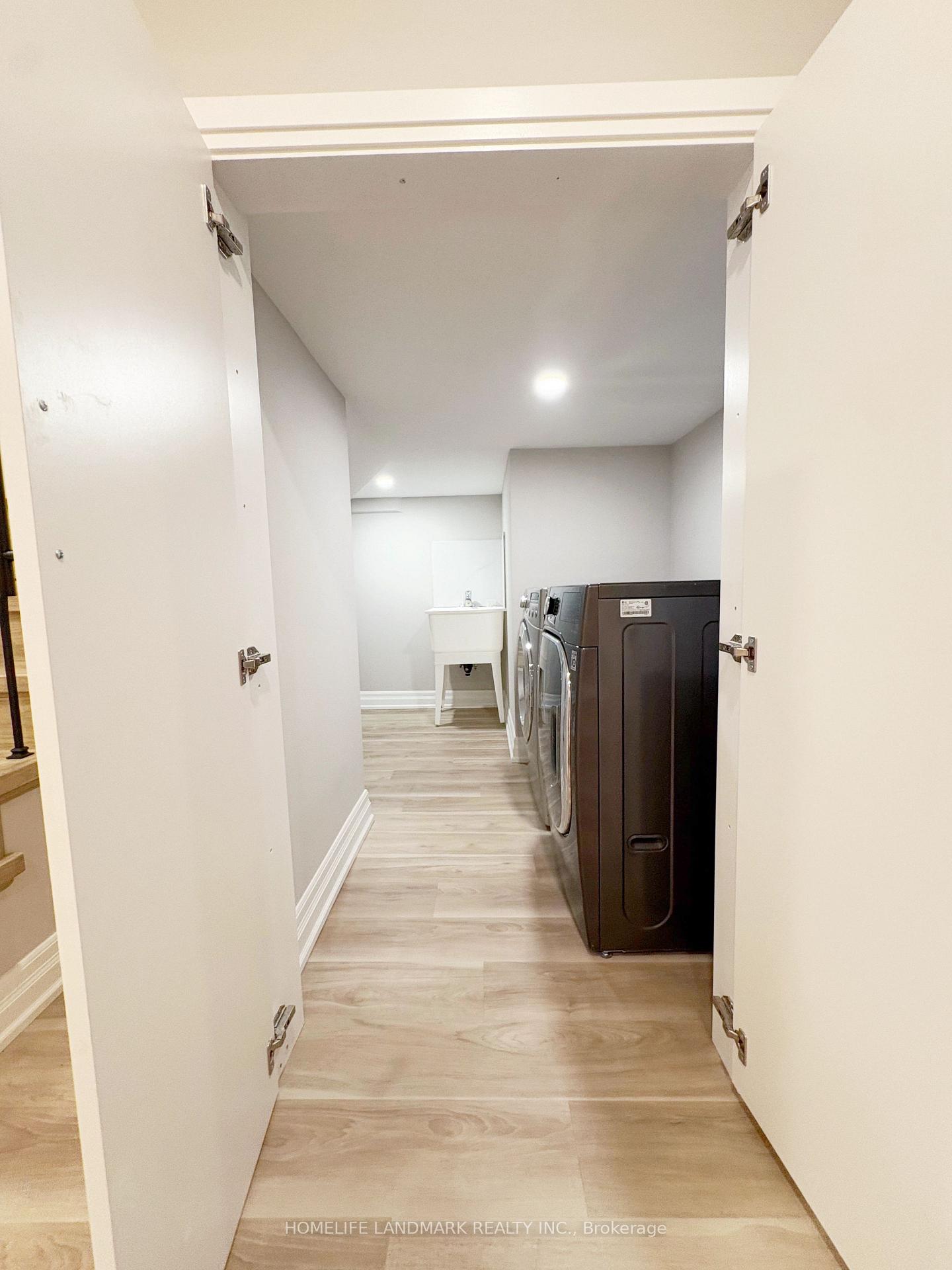 Photo 7 of 18 Halldorson Avenue, Aurora, Bayview Northeast — HOMEH