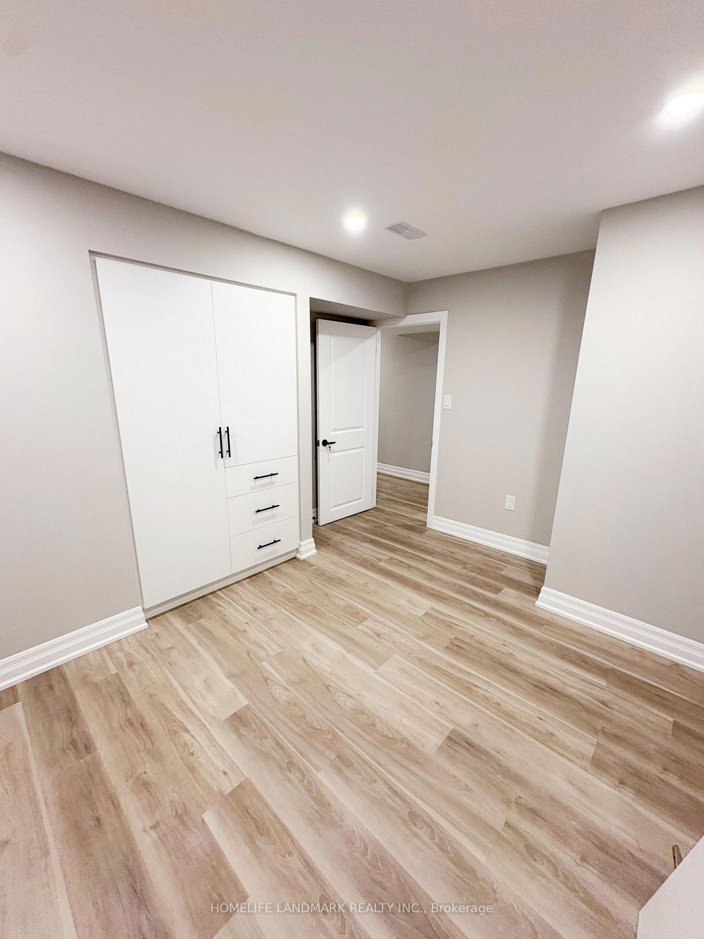 Photo 12 of 18 Halldorson Avenue, Aurora, Bayview Northeast — HOMEH