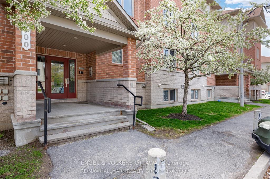 Photo 3 of 500 Stonefield Private, Ottawa, Barrhaven East — HOMEH