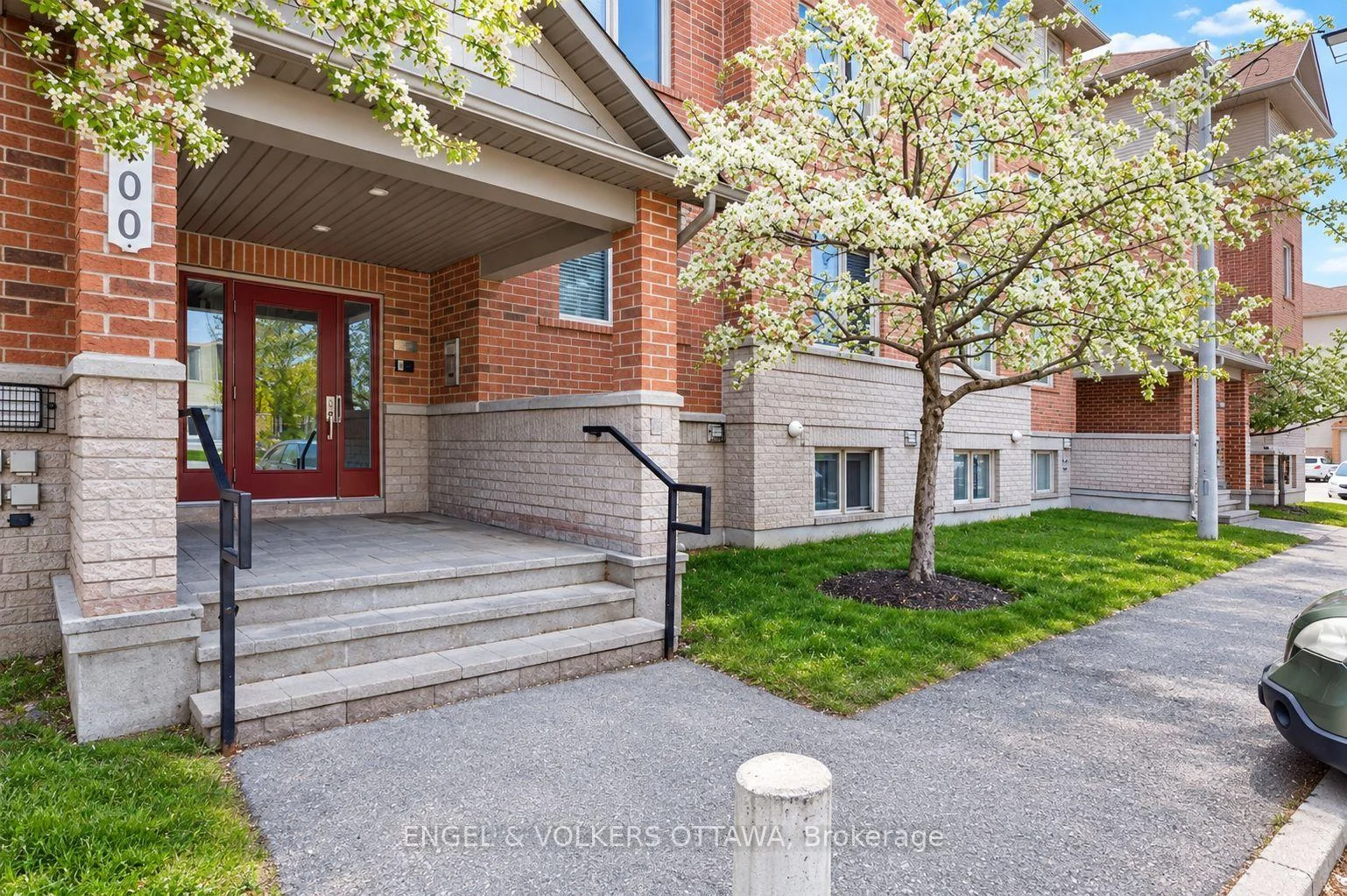 Photo 4 of 500 Stonefield Private, Ottawa, Barrhaven East — HOMEH