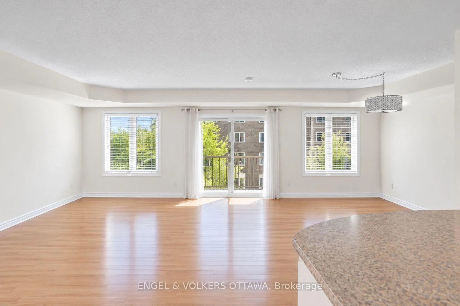 Photo 8 of 500 Stonefield Private, Ottawa, Barrhaven East — HOMEH