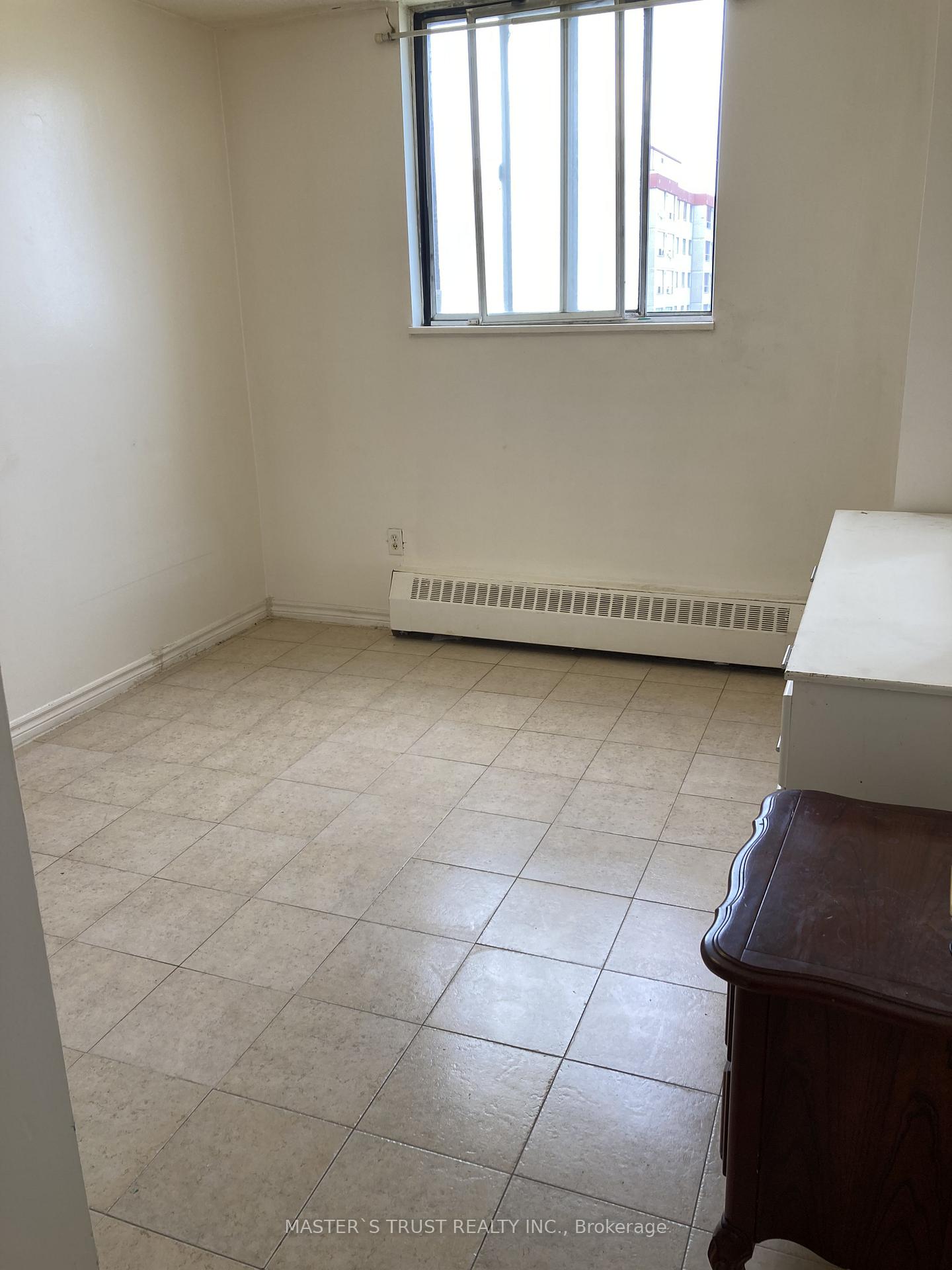 Photo 5 of Unit 908, 940 Caledonia Road, North York, Yorkdale-Glen Park — HOMEH