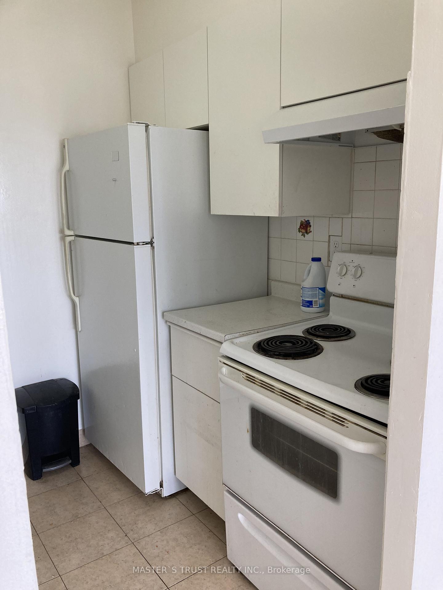 Photo 7 of Unit 908, 940 Caledonia Road, North York, Yorkdale-Glen Park — HOMEH