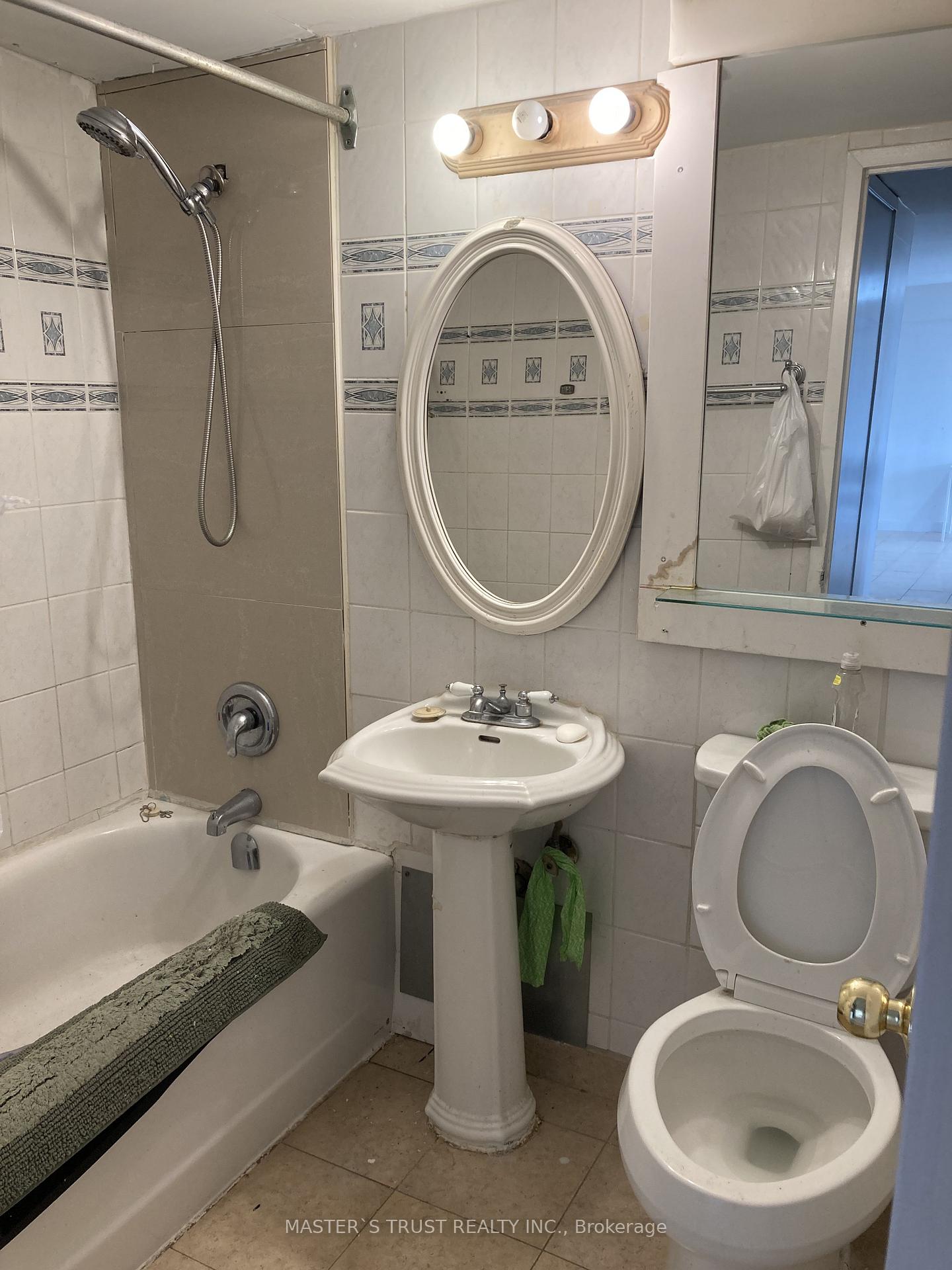 Photo 9 of Unit 908, 940 Caledonia Road, North York, Yorkdale-Glen Park — HOMEH