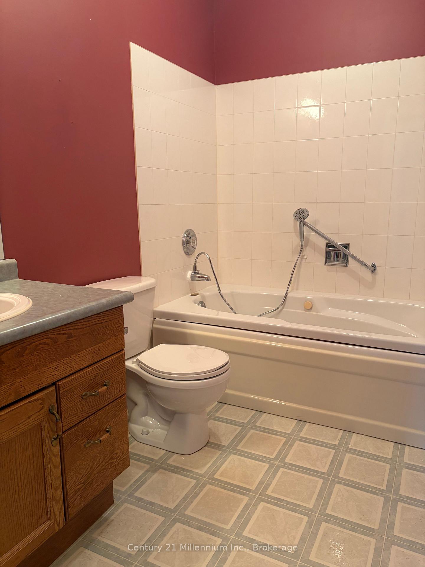 Photo 11 of 22 Indiana Avenue E, Wasaga Beach — HOMEH