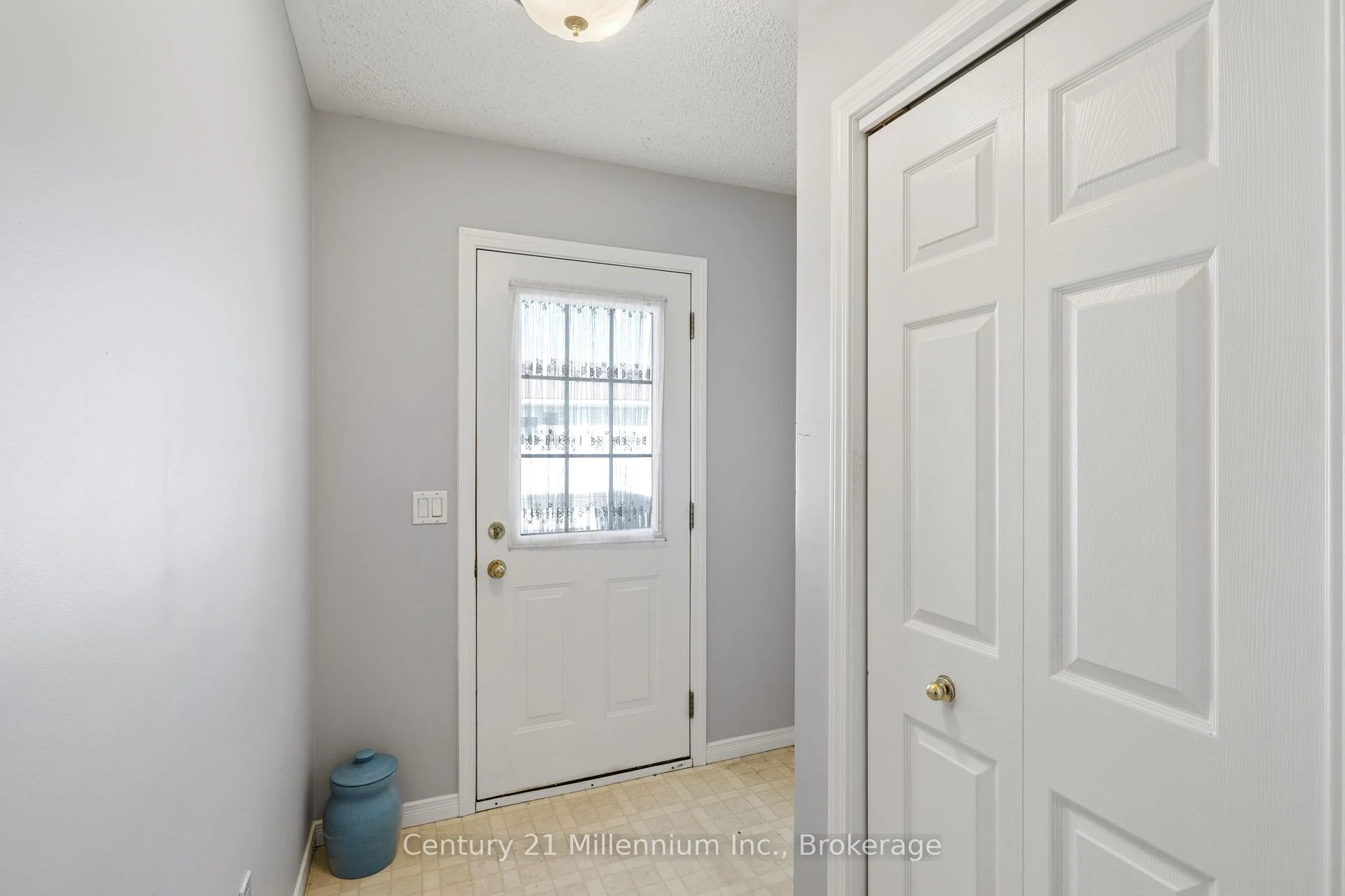 Photo 4 of 22 Indiana Avenue E, Wasaga Beach — HOMEH