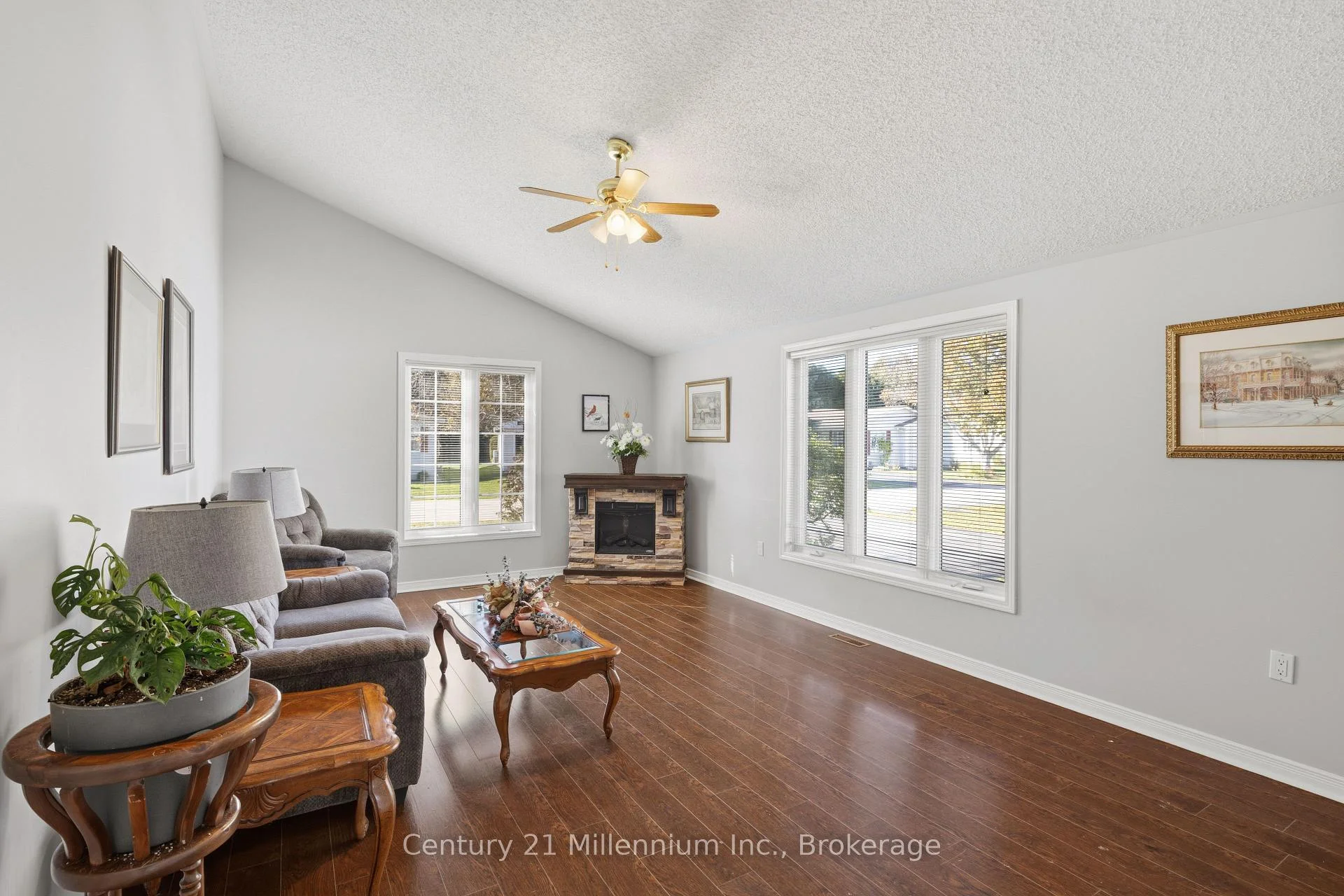 Photo 6 of 22 Indiana Avenue E, Wasaga Beach — HOMEH