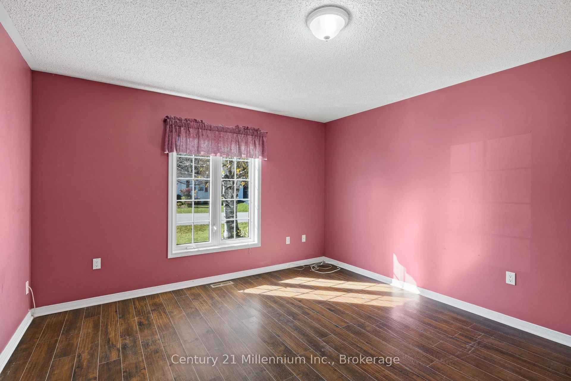 Photo 12 of 22 Indiana Avenue E, Wasaga Beach — HOMEH
