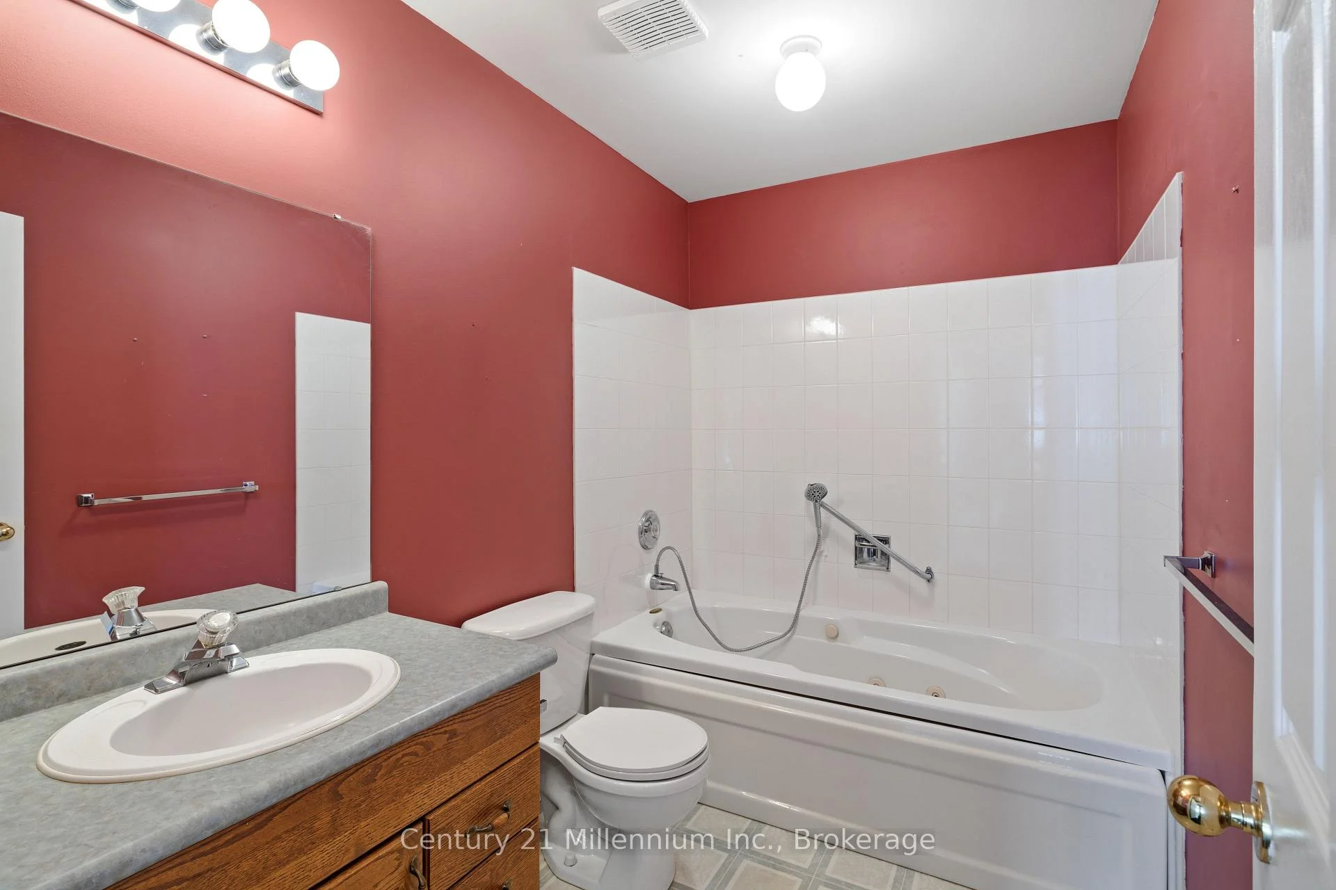 Photo 14 of 22 Indiana Avenue E, Wasaga Beach — HOMEH