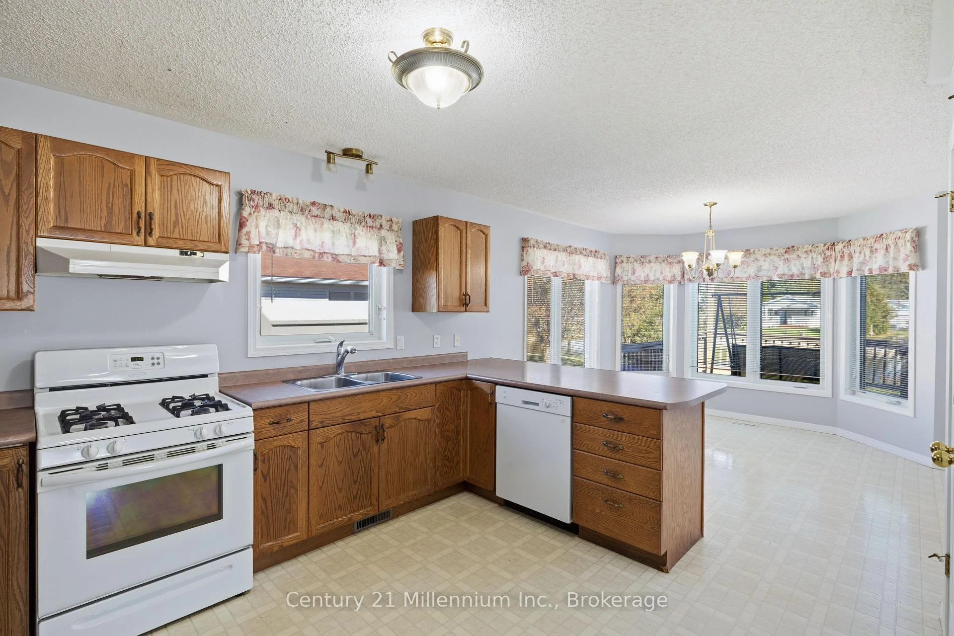 Photo 16 of 22 Indiana Avenue E, Wasaga Beach — HOMEH