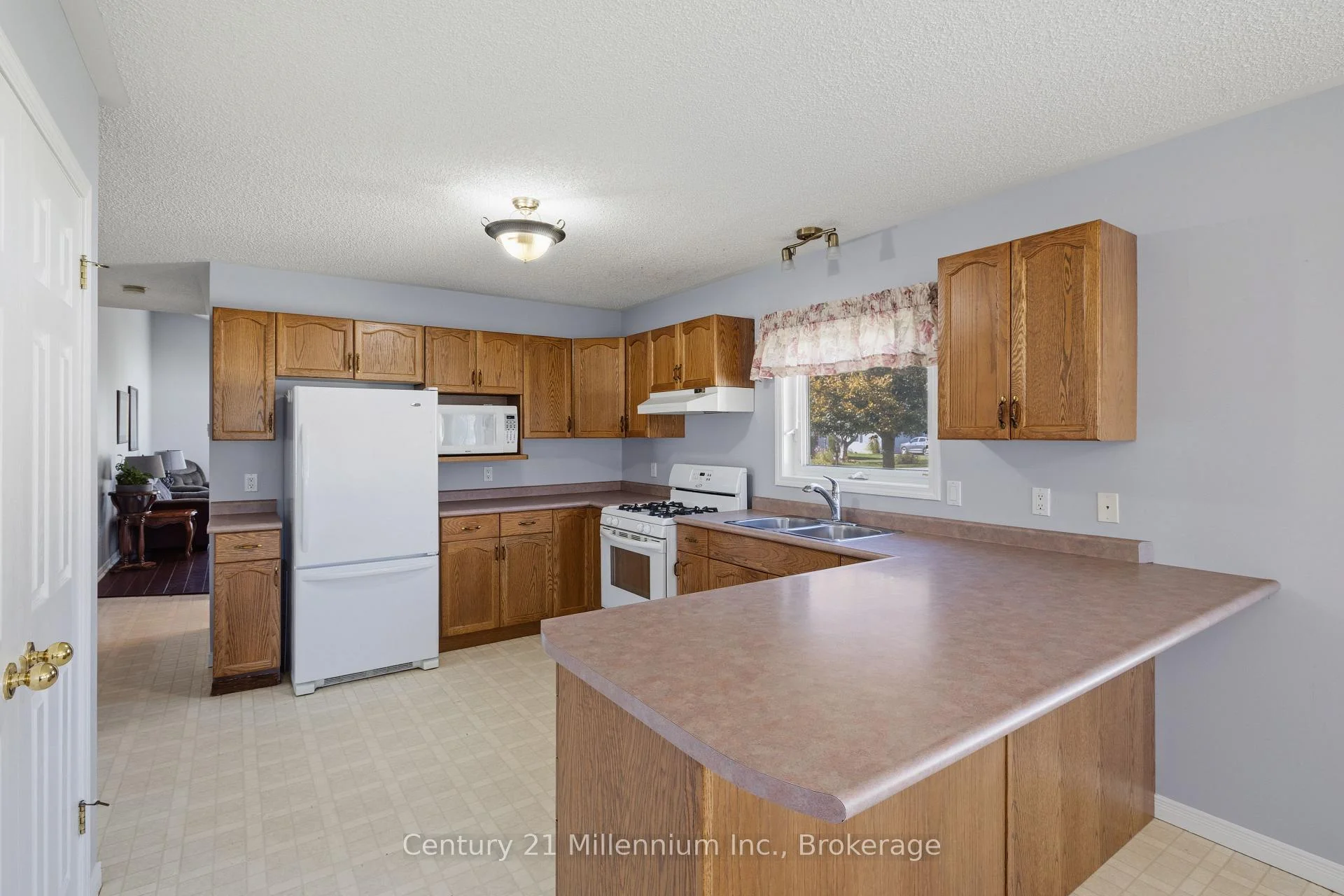 Photo 17 of 22 Indiana Avenue E, Wasaga Beach — HOMEH