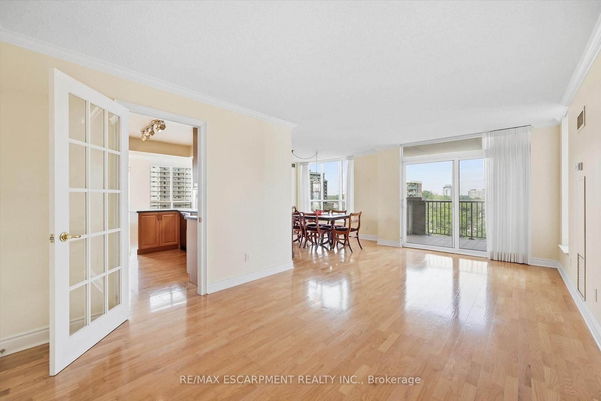 Photo 10 of Unit 904, 442 Maple Avenue, Burlington, Brant — HOMEH