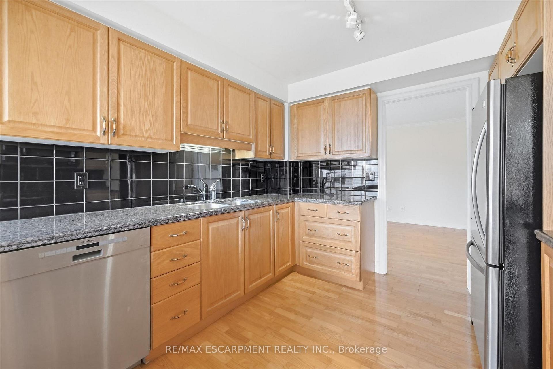 Photo 30 of Unit 904, 442 Maple Avenue, Burlington, Brant — HOMEH