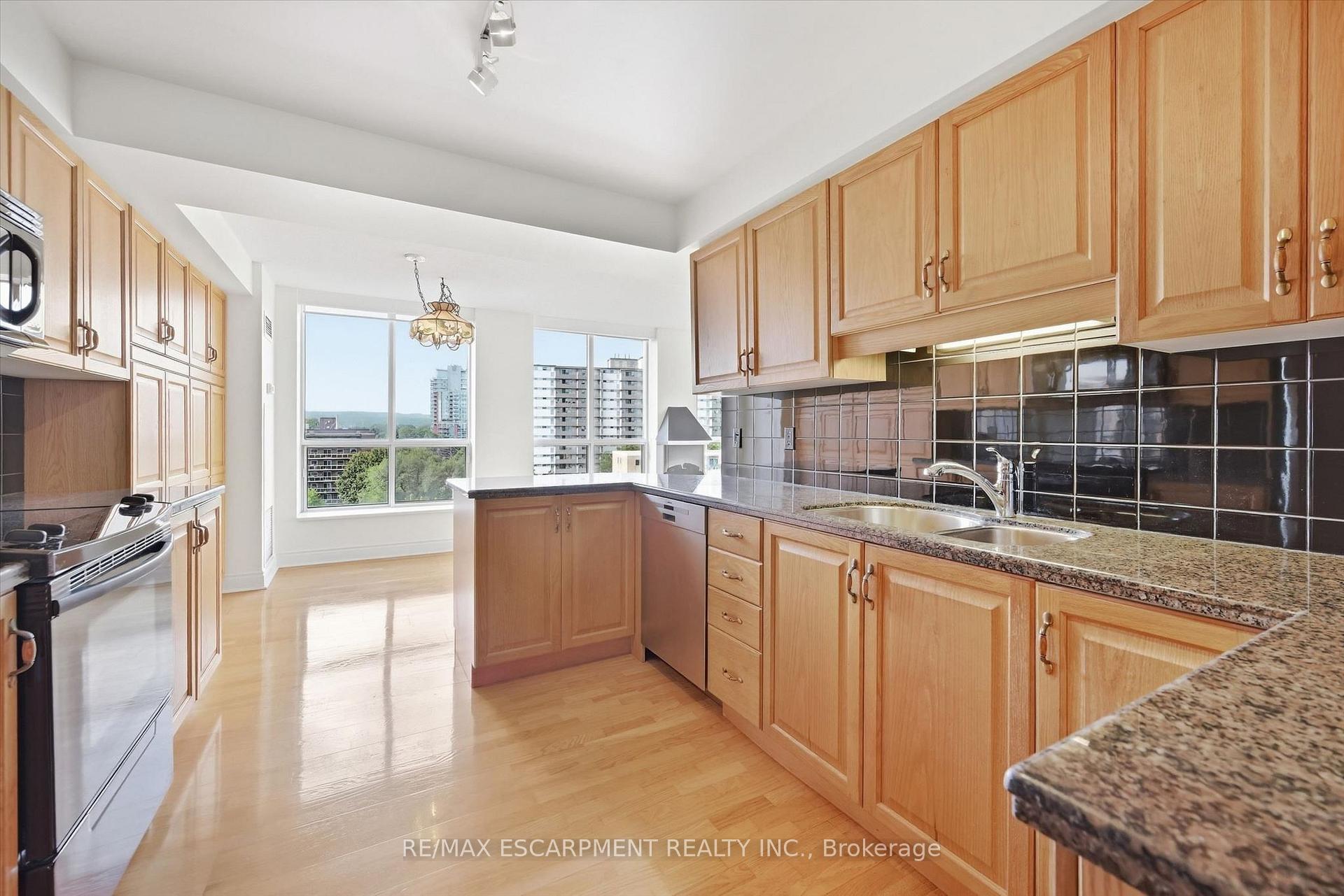 Photo 32 of Unit 904, 442 Maple Avenue, Burlington, Brant — HOMEH