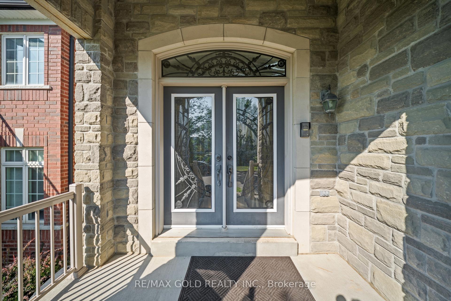 Photo 2 of 11 Clearfield Drive, Brampton, Bram East — HOMEH