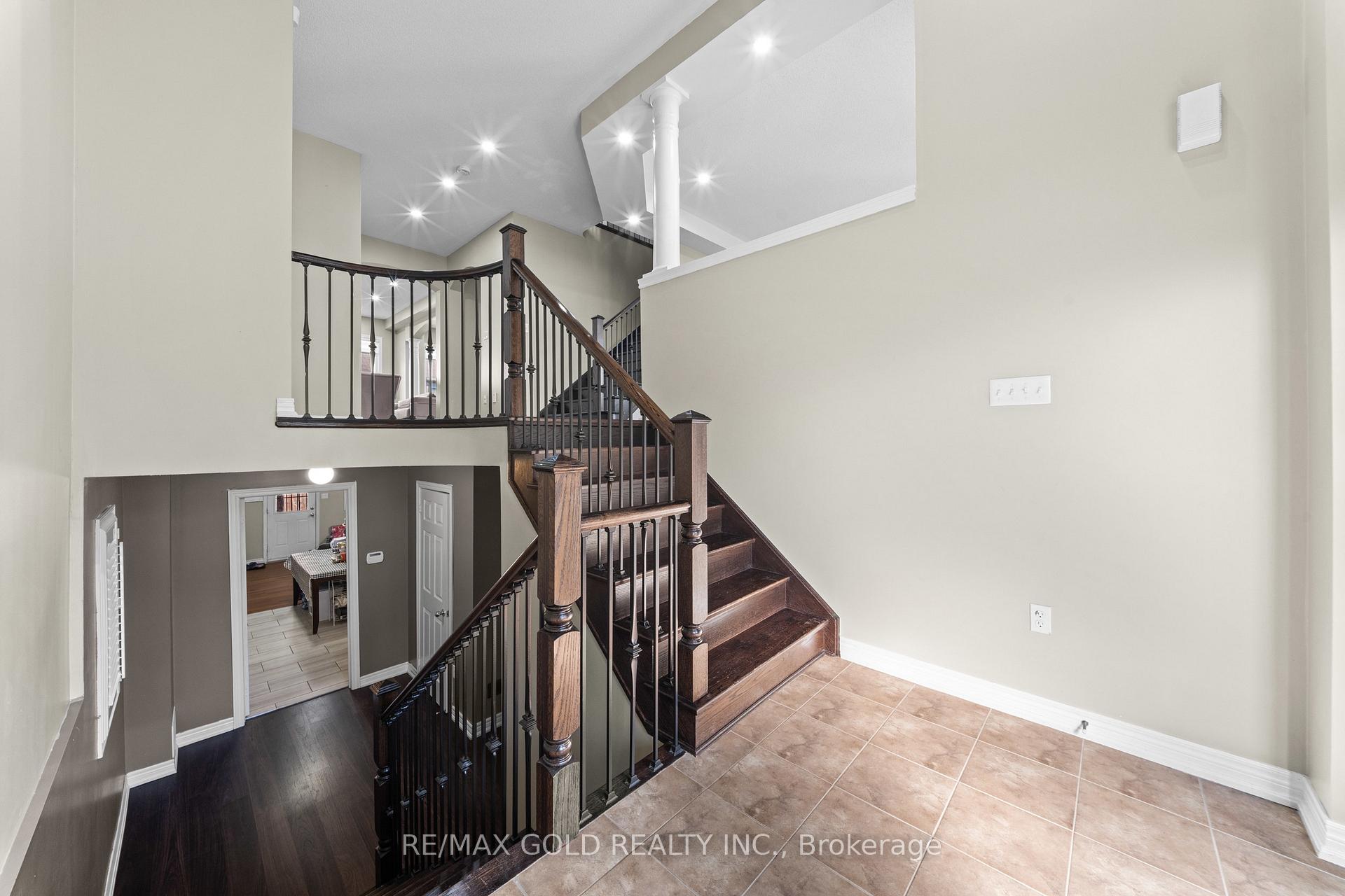 Photo 3 of 11 Clearfield Drive, Brampton, Bram East — HOMEH