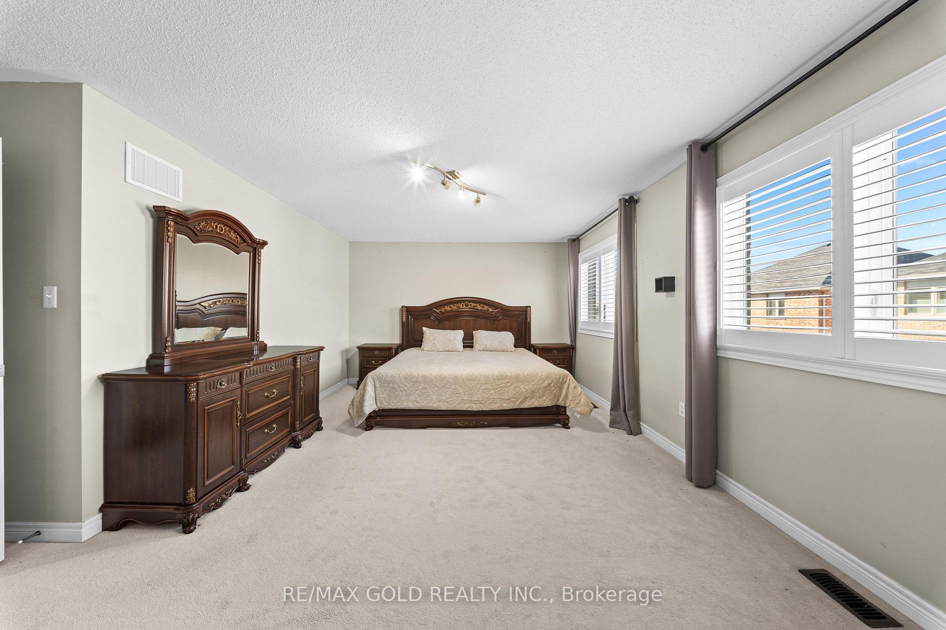 Photo 14 of 11 Clearfield Drive, Brampton, Bram East — HOMEH