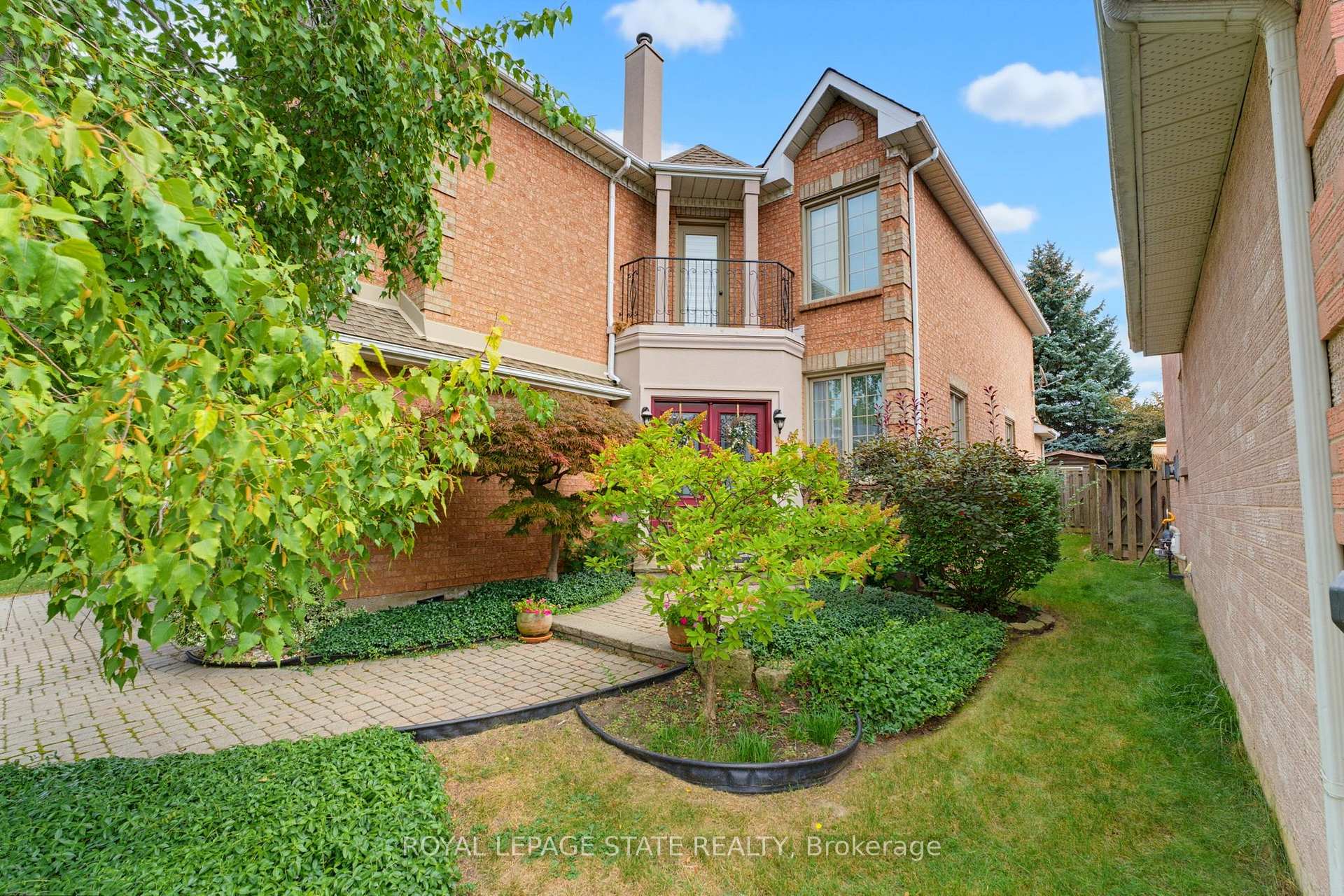 Photo 2 of 144 Cove Crescent, Hamilton, Lakeshore — HOMEH