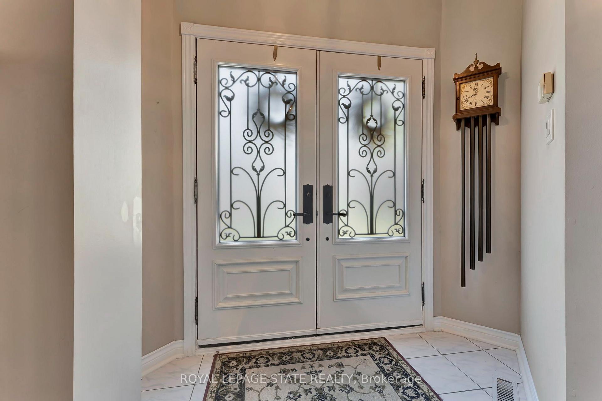Photo 4 of 144 Cove Crescent, Hamilton, Lakeshore — HOMEH