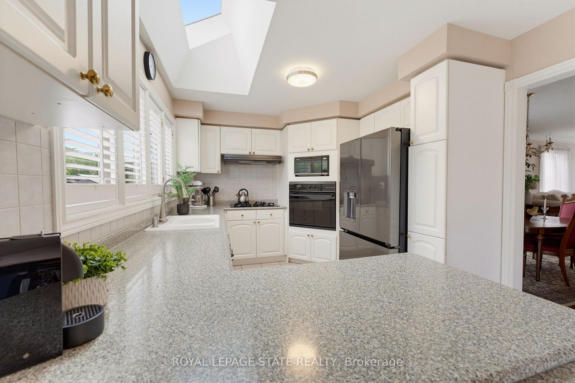 Photo 10 of 144 Cove Crescent, Hamilton, Lakeshore — HOMEH
