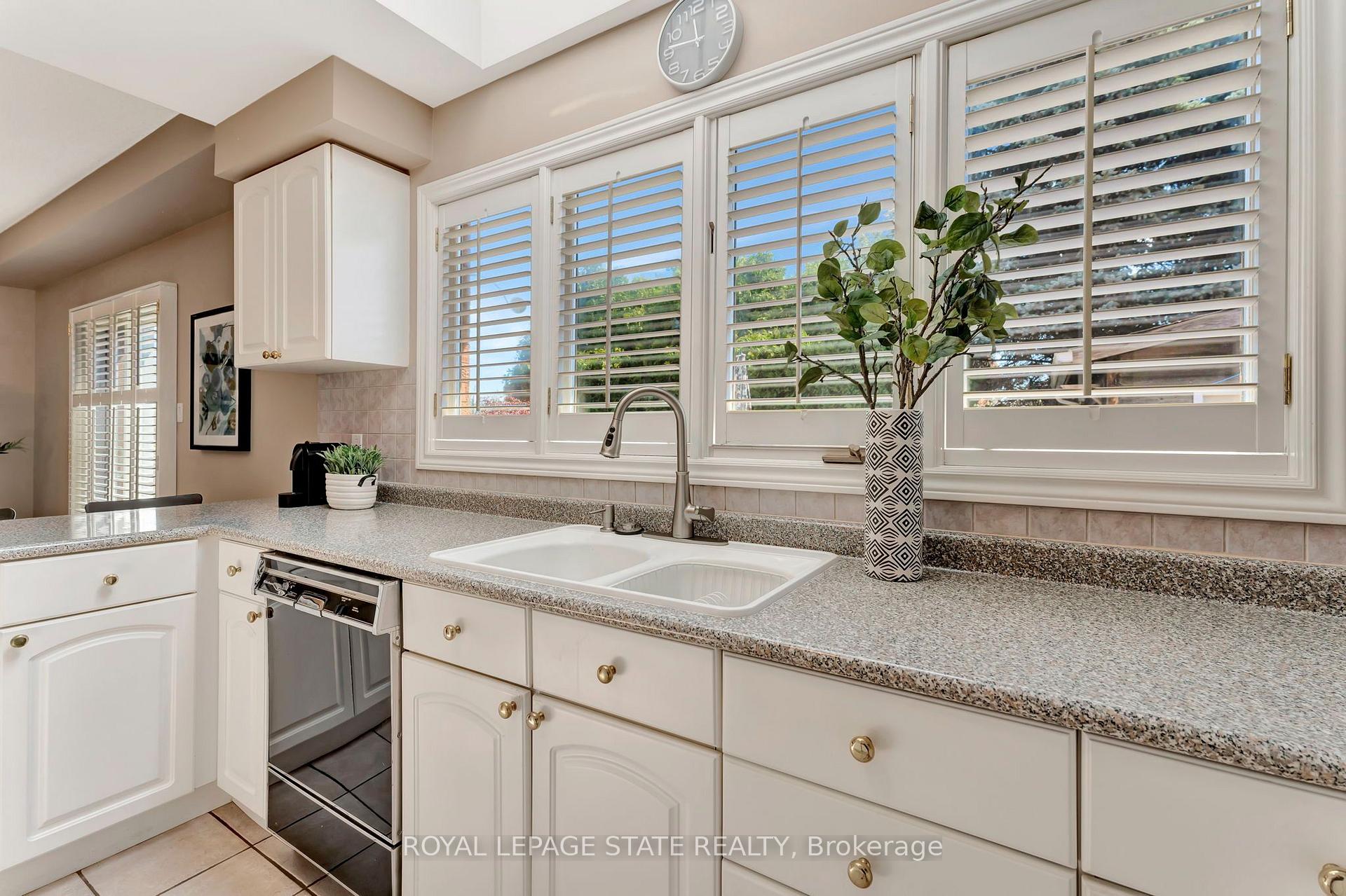 Photo 11 of 144 Cove Crescent, Hamilton, Lakeshore — HOMEH