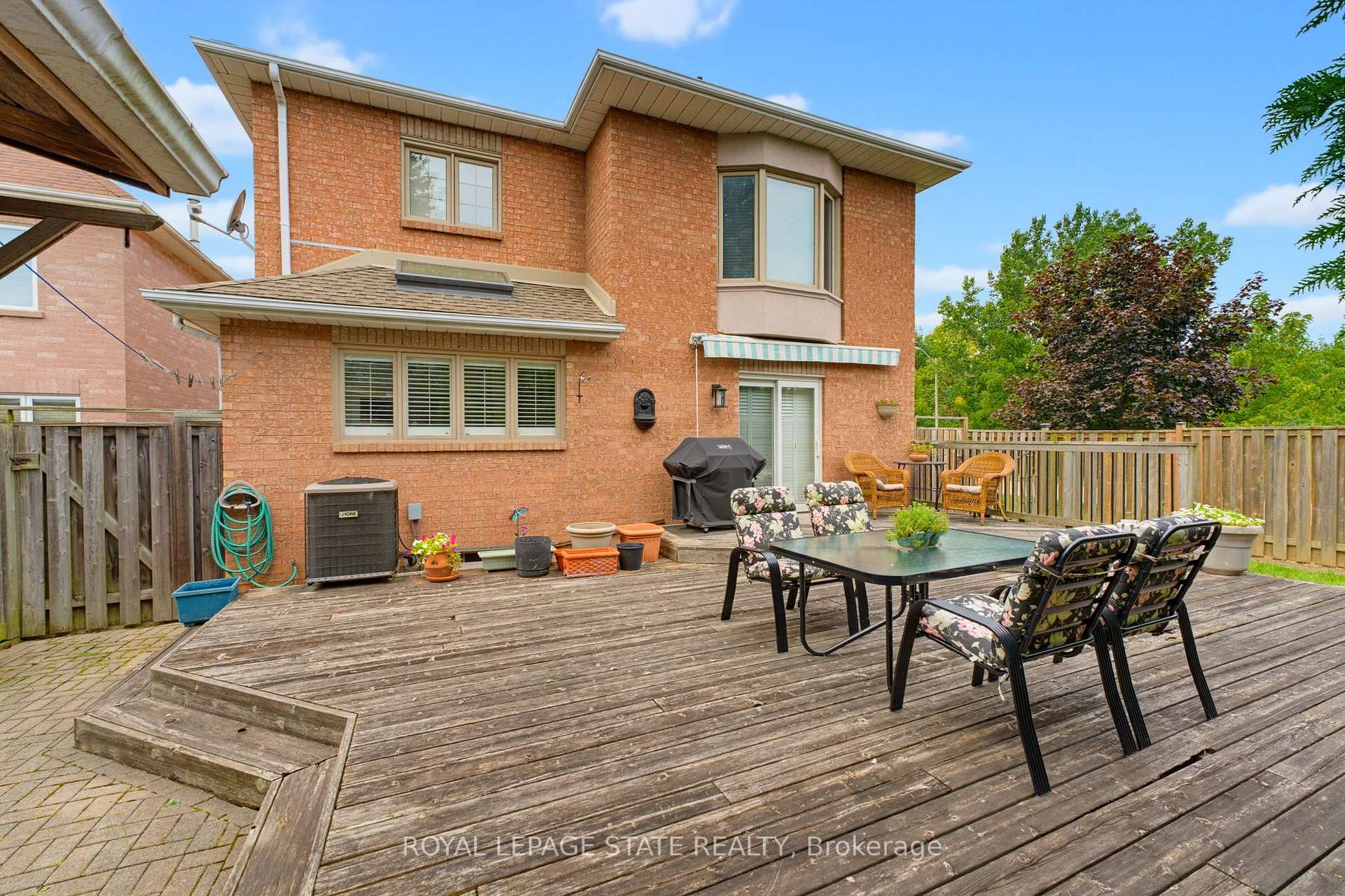 Photo 25 of 144 Cove Crescent, Hamilton, Lakeshore — HOMEH