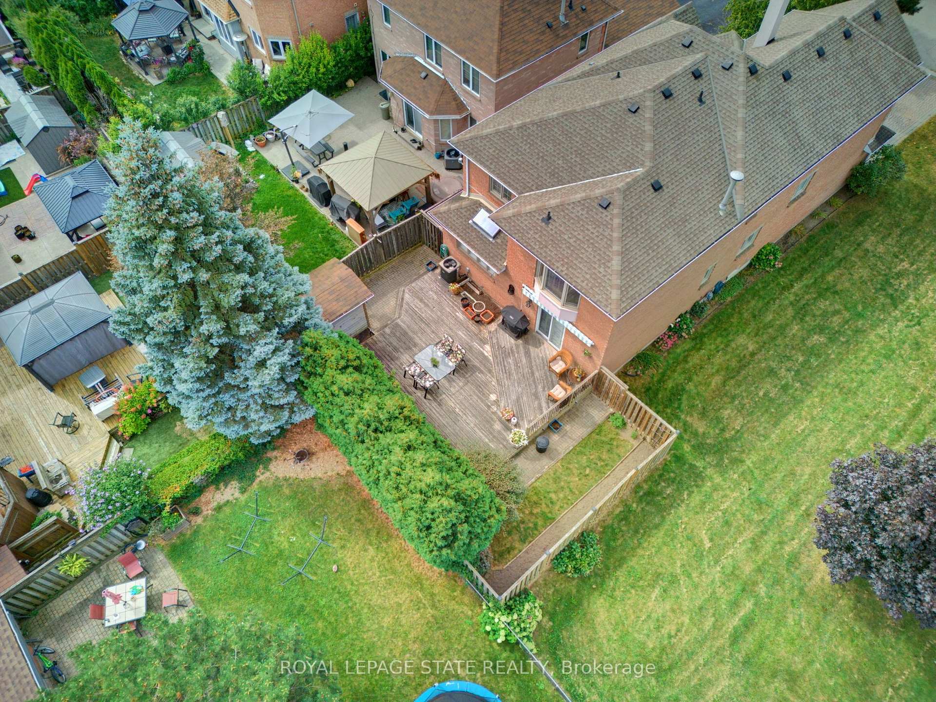 Photo 30 of 144 Cove Crescent, Hamilton, Lakeshore — HOMEH
