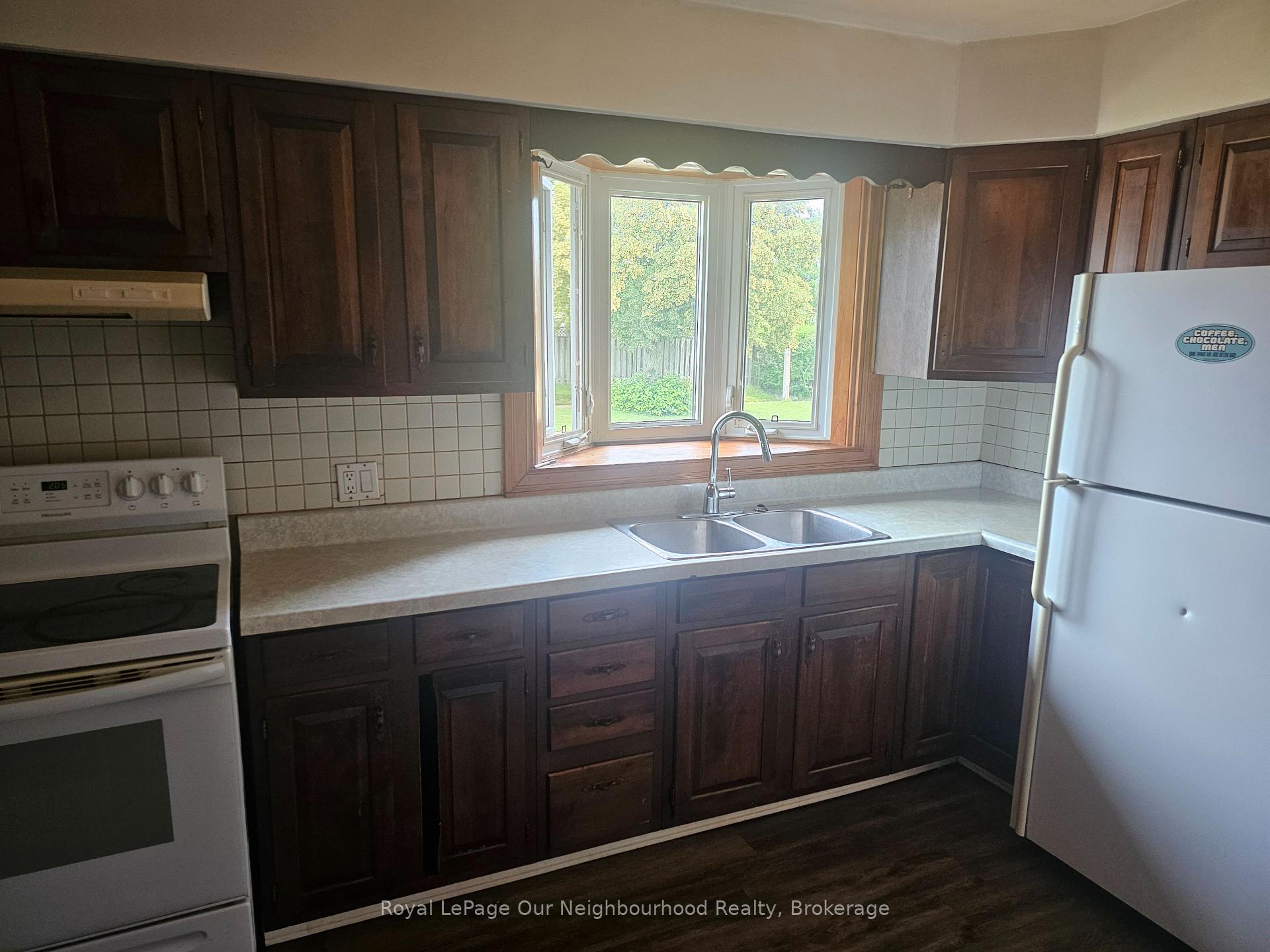 Photo 4 of 1500 Lakeside Street, Oshawa, Lakeview — HOMEH