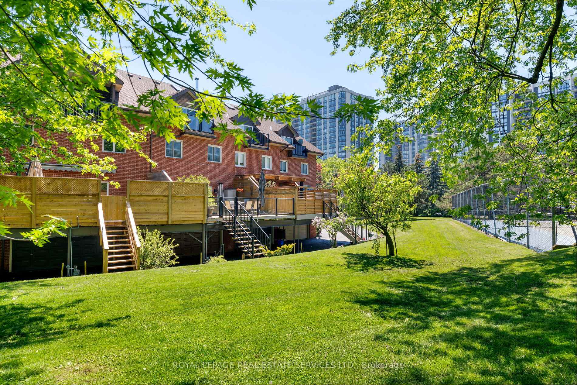 Photo 2 of 68 Tradewind Drive, Oakville, Bronte — HOMEH