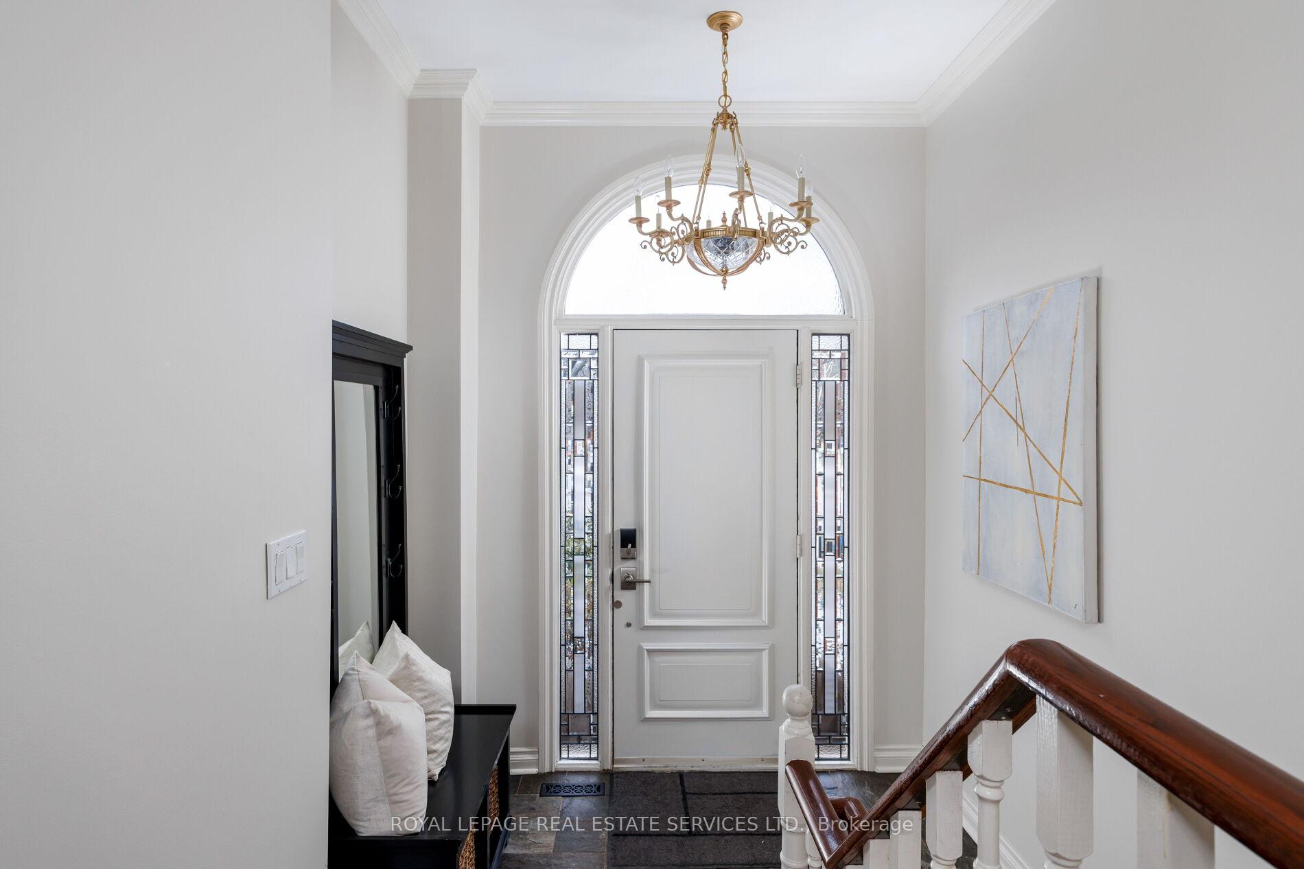 Photo 5 of 68 Tradewind Drive, Oakville, Bronte — HOMEH
