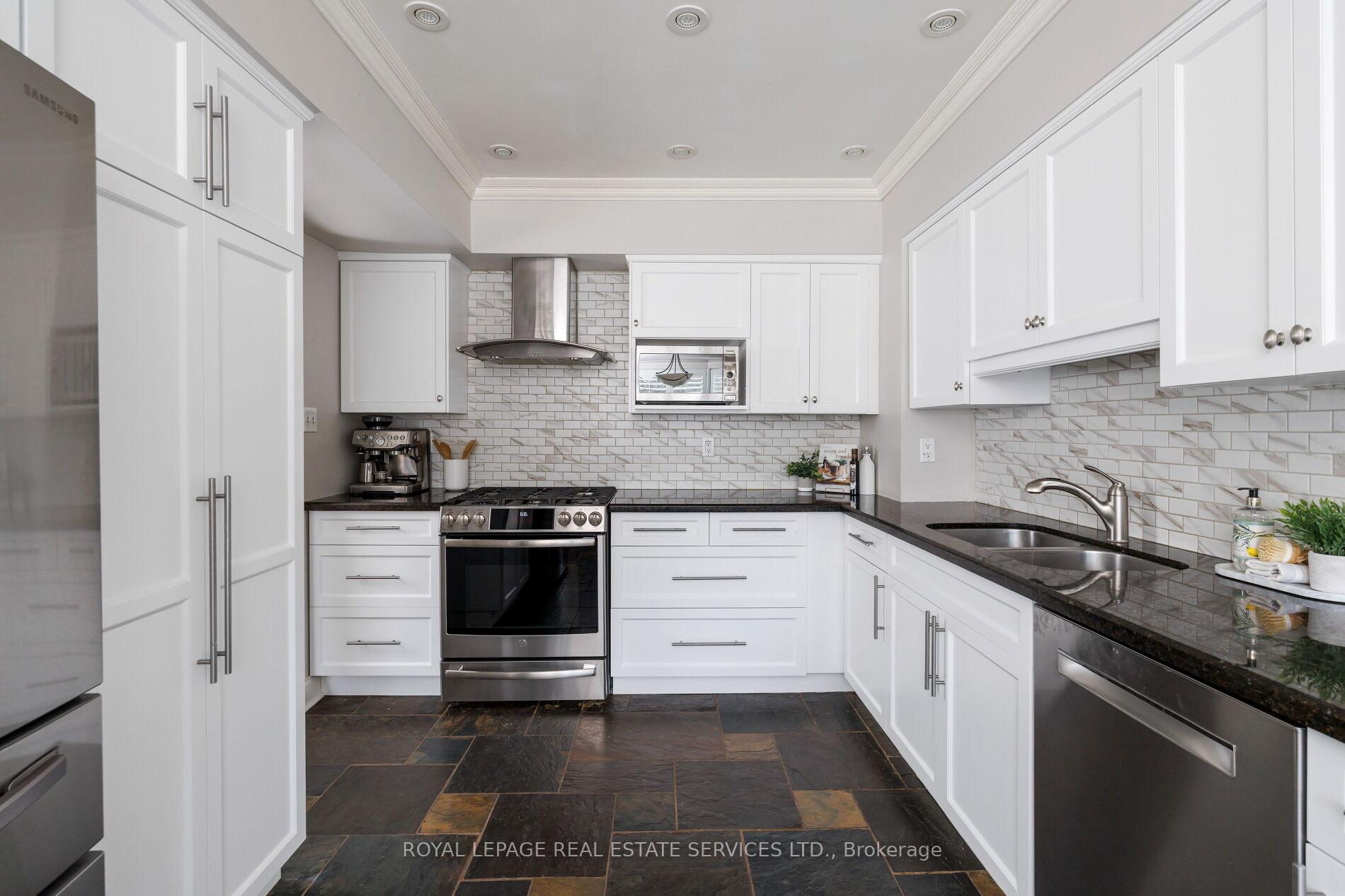 Photo 8 of 68 Tradewind Drive, Oakville, Bronte — HOMEH