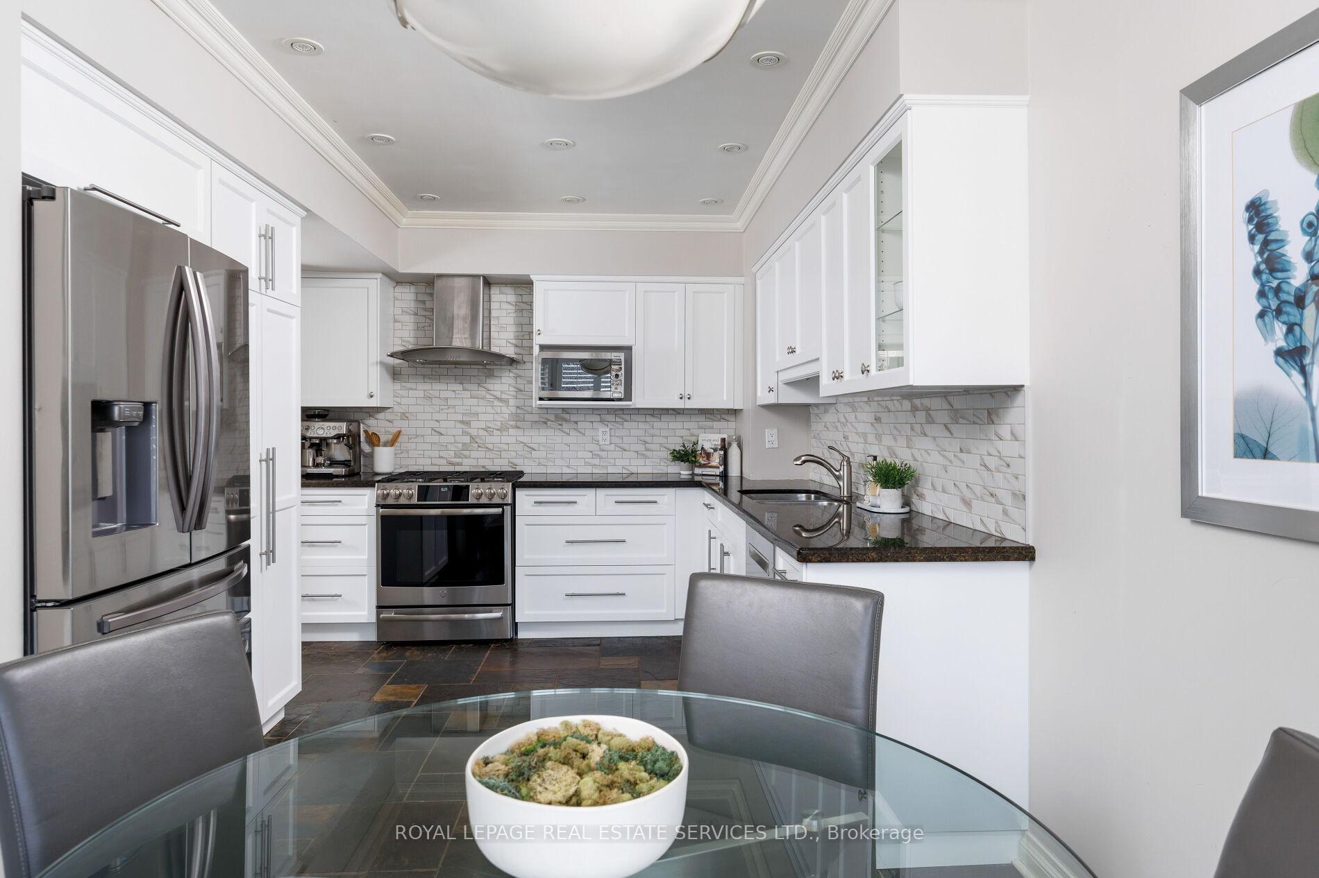 Photo 9 of 68 Tradewind Drive, Oakville, Bronte — HOMEH