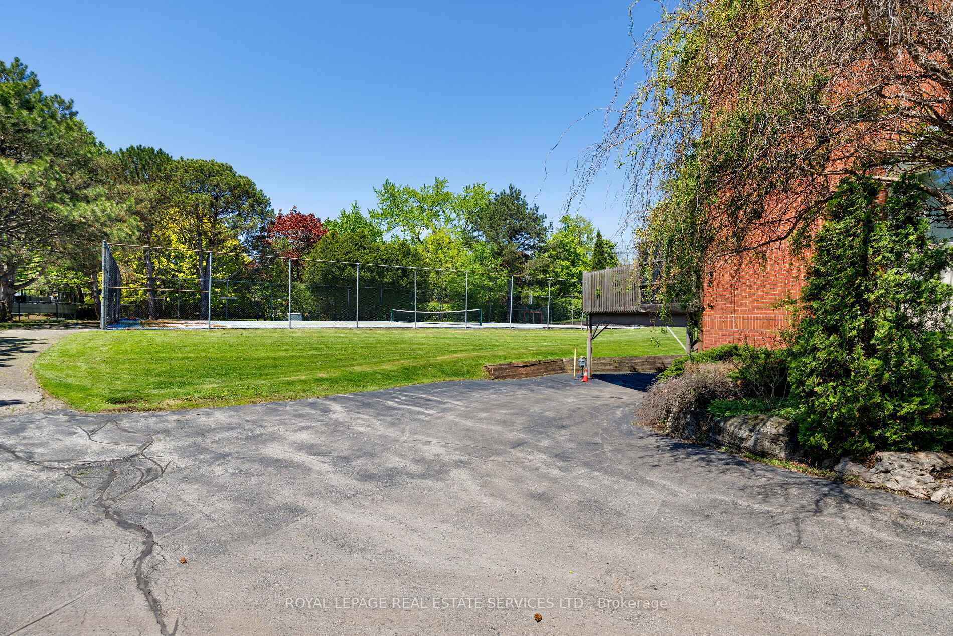 Photo 37 of 68 Tradewind Drive, Oakville, Bronte — HOMEH