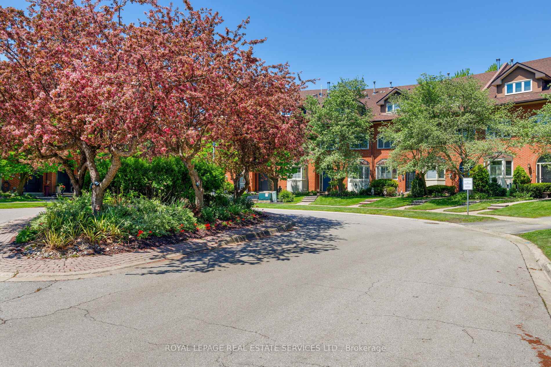 Photo 45 of 68 Tradewind Drive, Oakville, Bronte — HOMEH