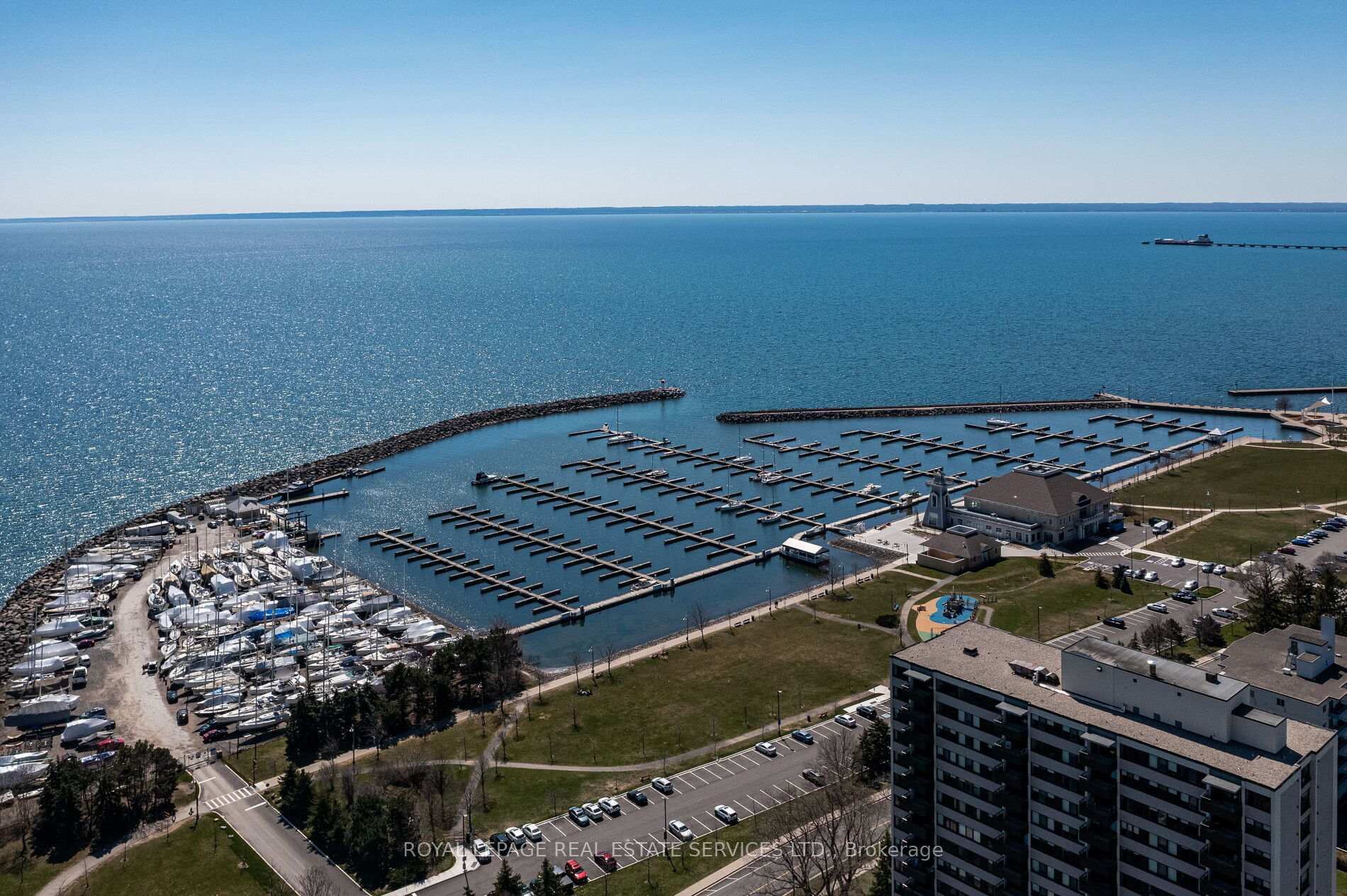Photo 49 of 68 Tradewind Drive, Oakville, Bronte — HOMEH
