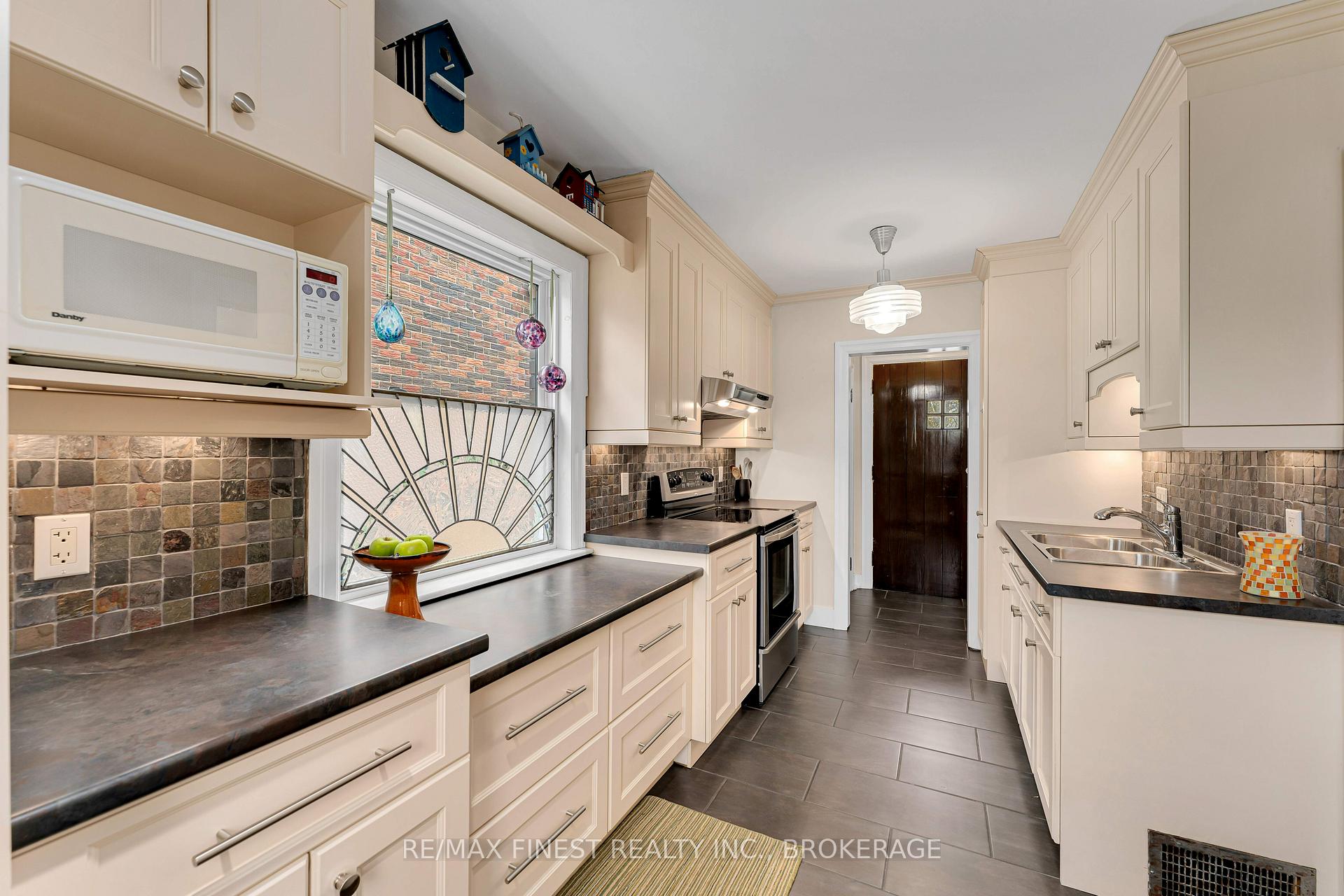 Photo 9 of 298 College Street, Kingston, Central City East — HOMEH